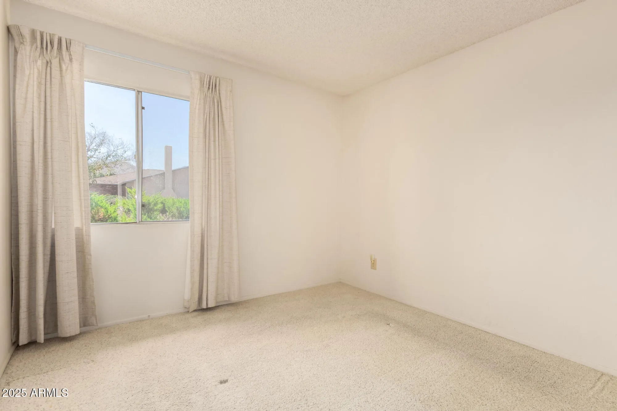 Property Slideshow image 21 of 29 | 11627 s iroquois dr, Phoenix, AZ, 85044