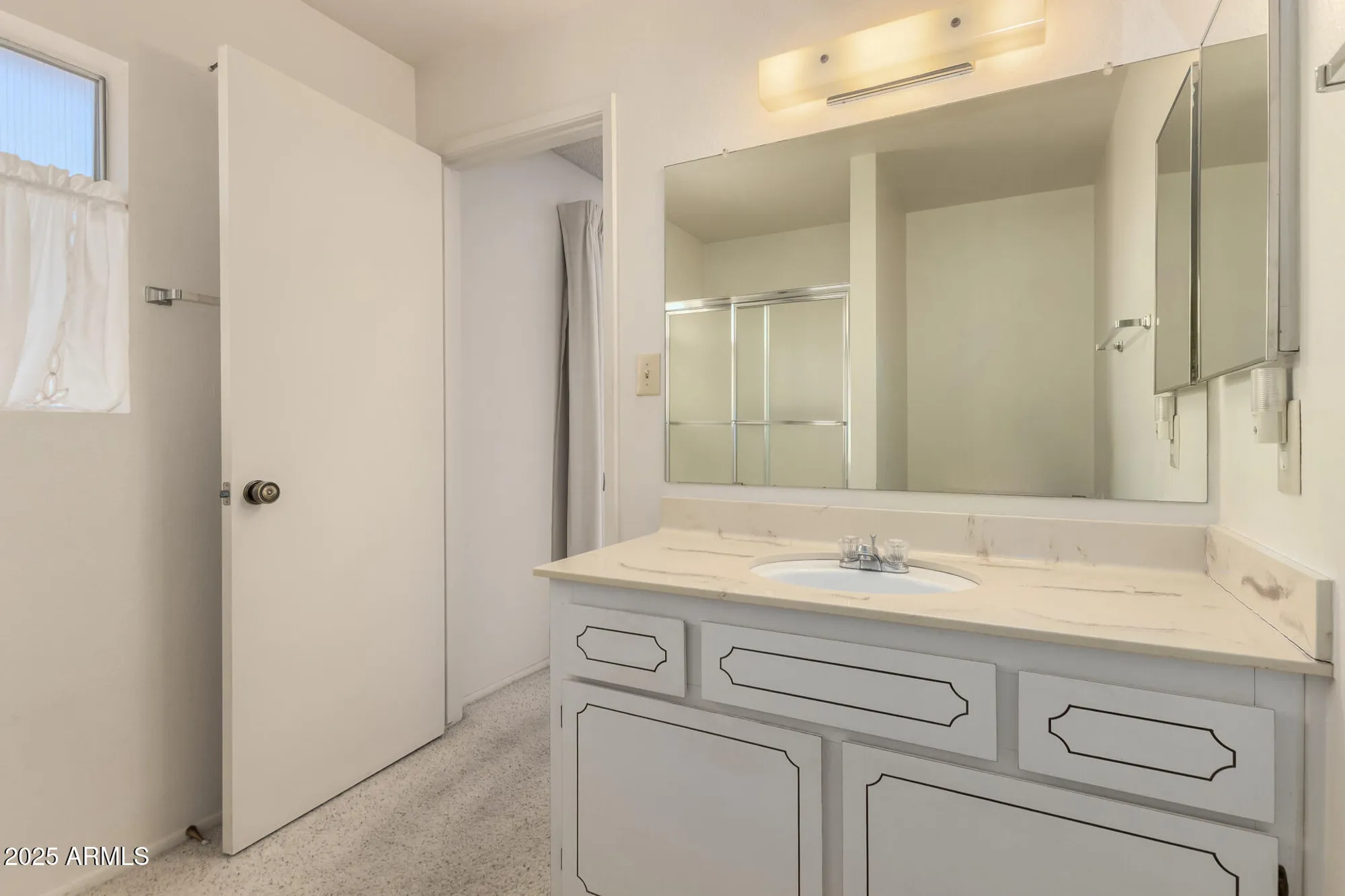 Property Slideshow image 19 of 29 | 11627 s iroquois dr, Phoenix, AZ, 85044