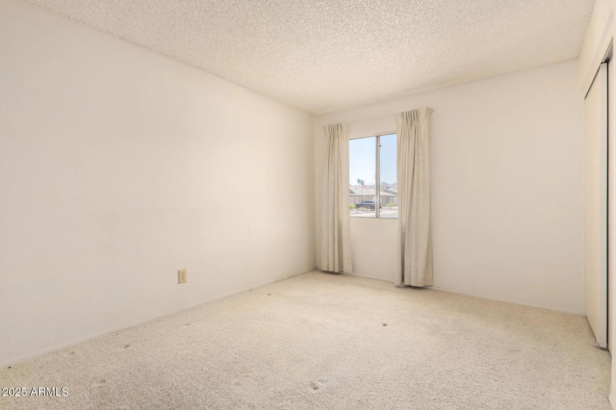 Property Slideshow image 23 of 29 | 11627 s iroquois dr, Phoenix, AZ, 85044