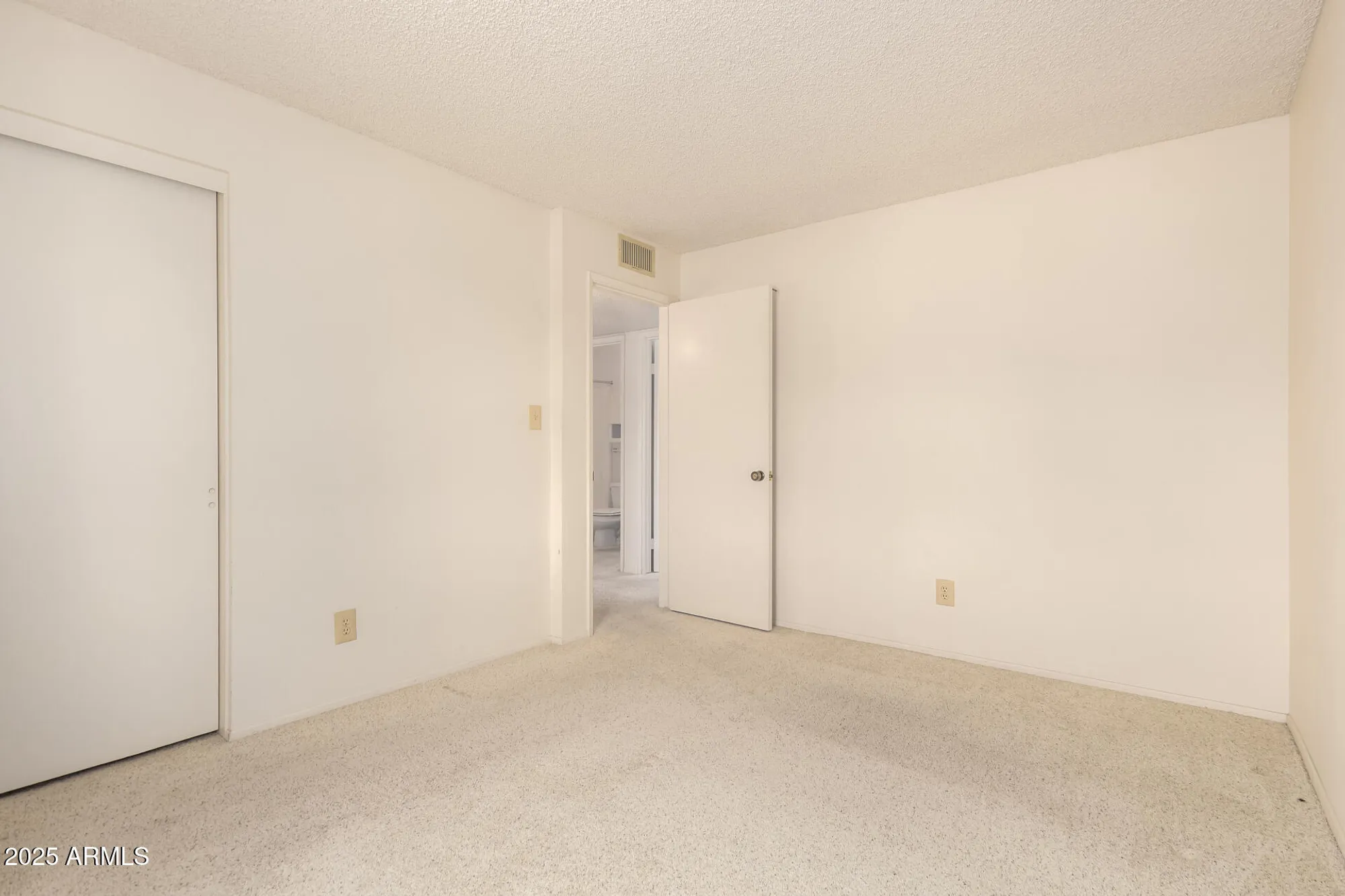 Property Slideshow image 24 of 29 | 11627 s iroquois dr, Phoenix, AZ, 85044