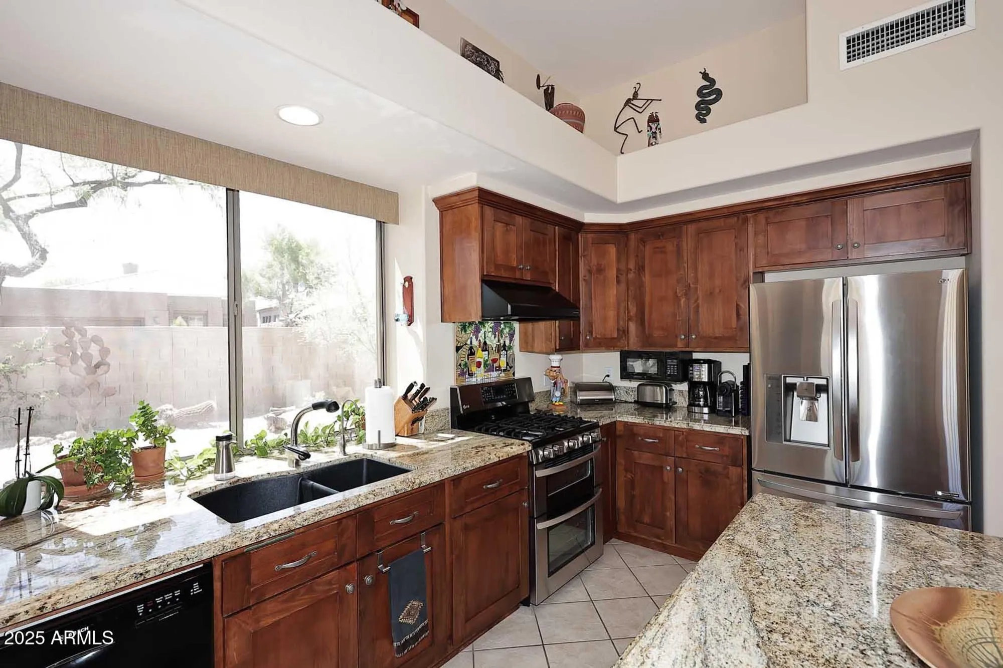 Property Slideshow image 13 of 44 | 6966 e bramble berry ln, Scottsdale, AZ, 85266