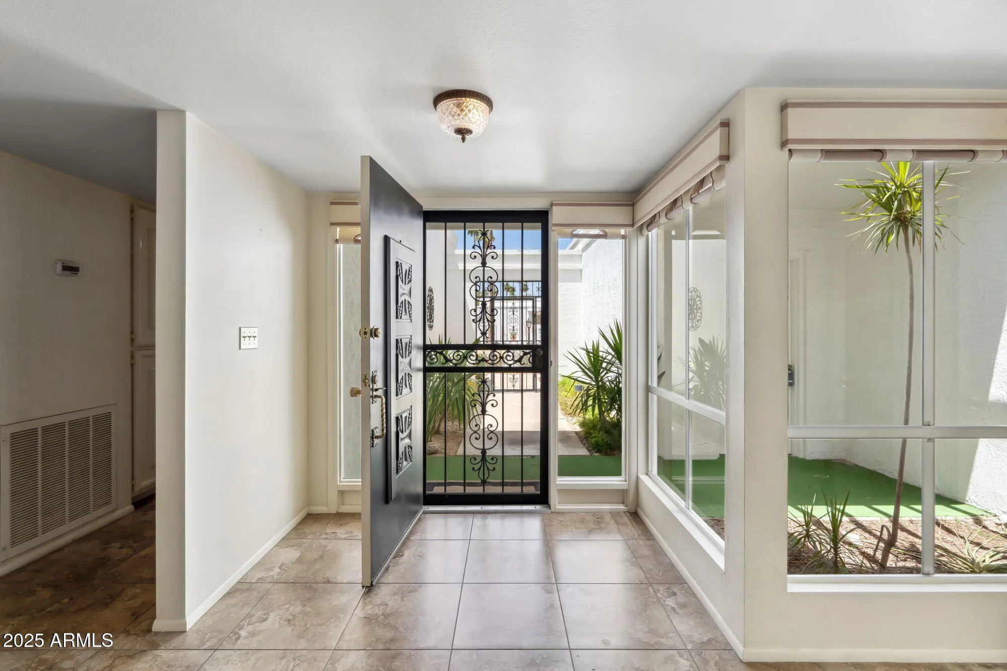 Property Slideshow image 7 of 57 | 113 e boca raton rd, Phoenix, AZ, 85022