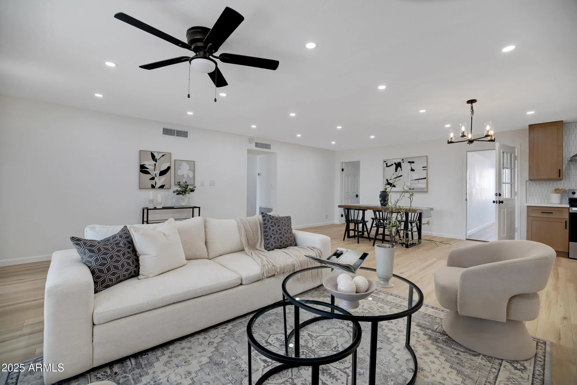 Property Slideshow image 9 of 38 | 635 n 67th pl, Mesa, AZ, 85205