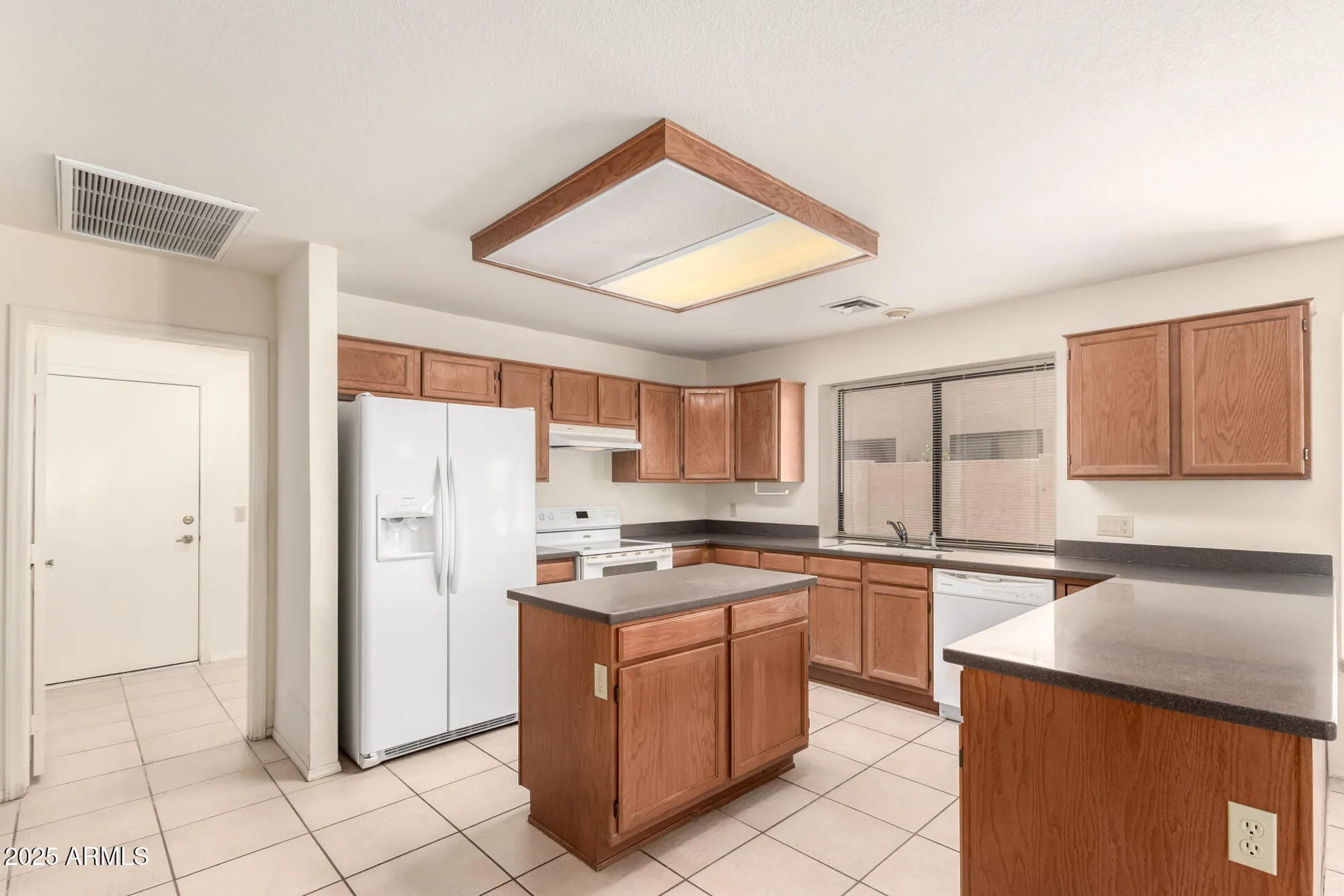 Property Slideshow image 15 of 36 | 9802 w rockwood dr, Peoria, AZ, 85382