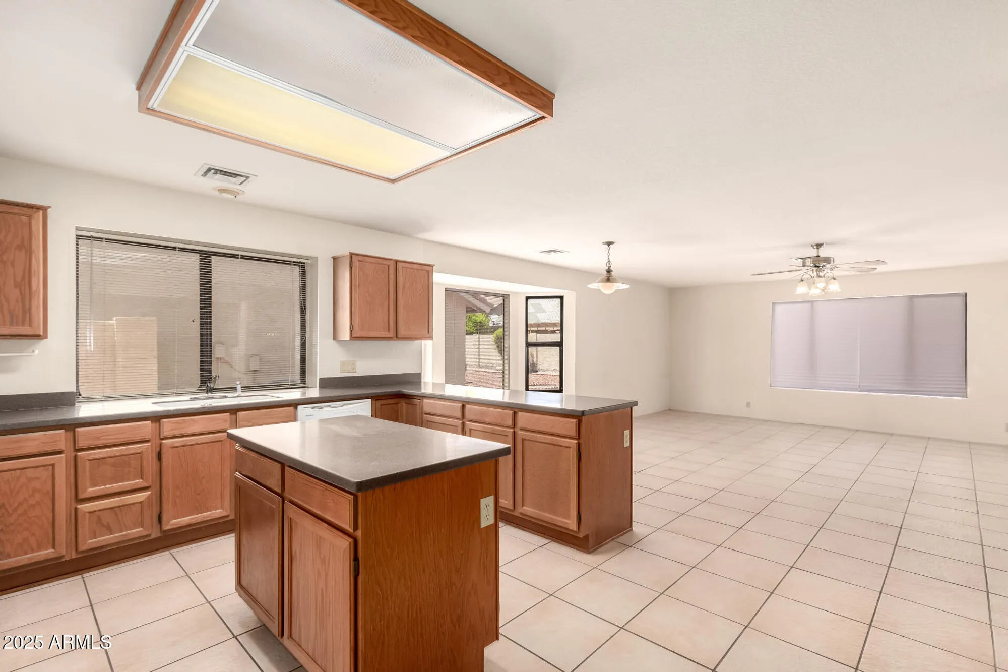 Property Slideshow image 17 of 36 | 9802 w rockwood dr, Peoria, AZ, 85382