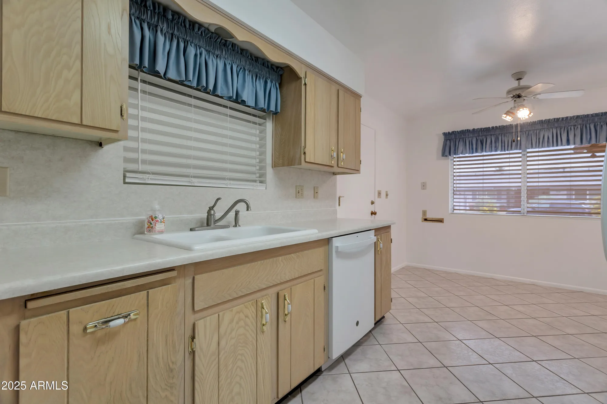 Property Slideshow image 13 of 31 | 10733 w saratoga cir, Sun City, AZ, 85351