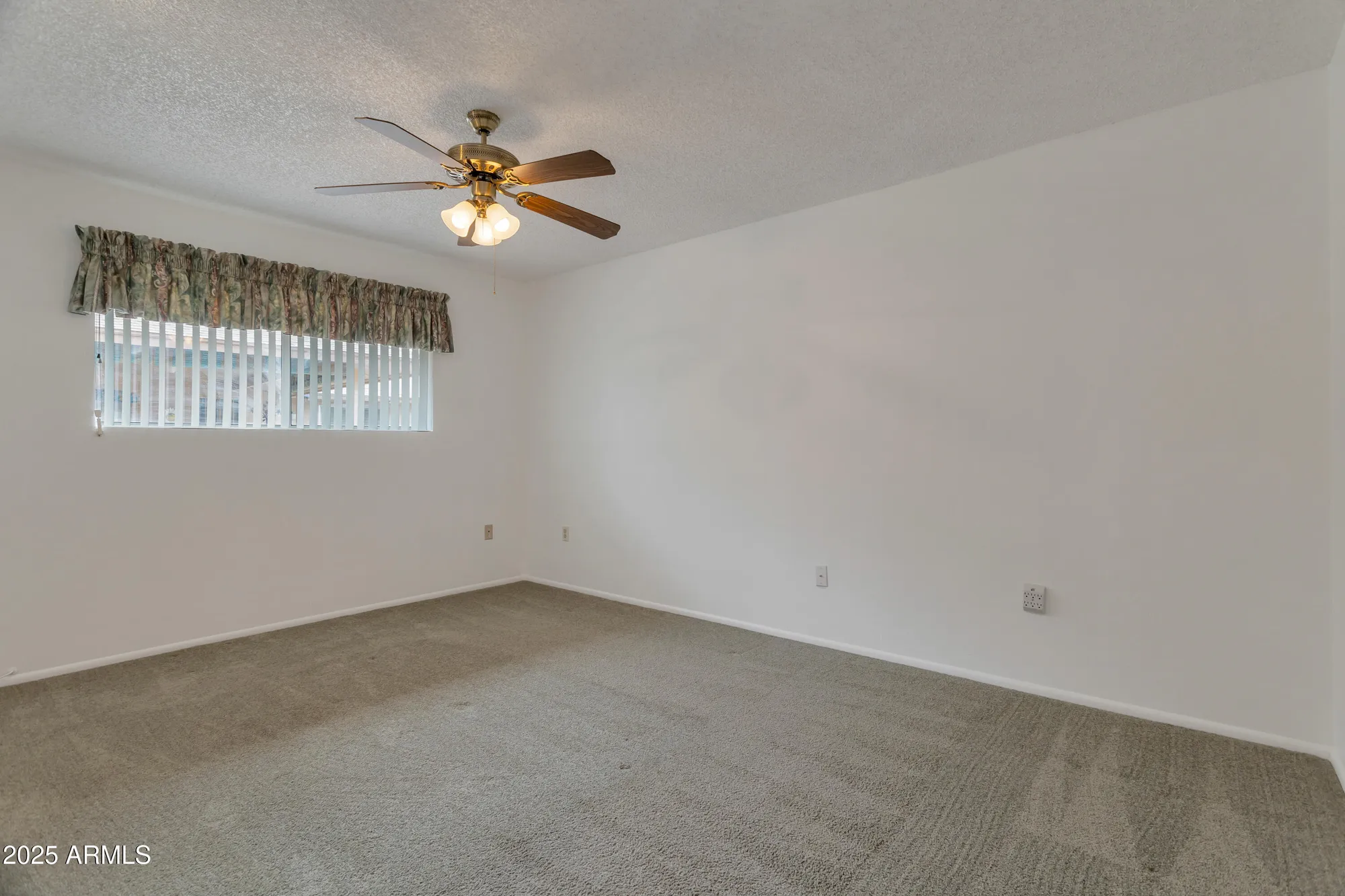 Property Slideshow image 15 of 31 | 10733 w saratoga cir, Sun City, AZ, 85351