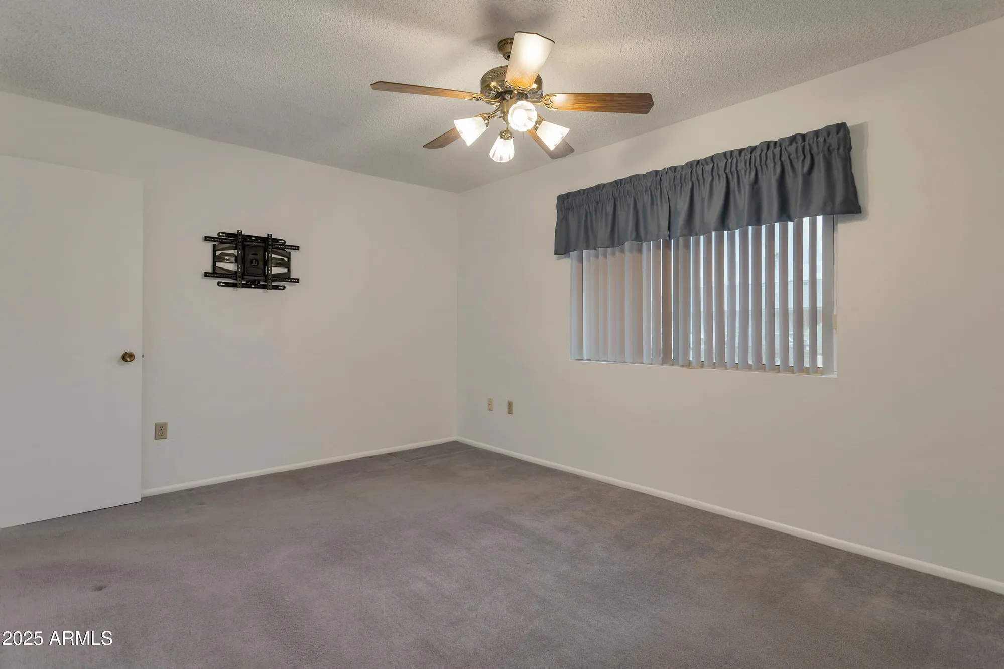 Property Slideshow image 20 of 31 | 10733 w saratoga cir, Sun City, AZ, 85351