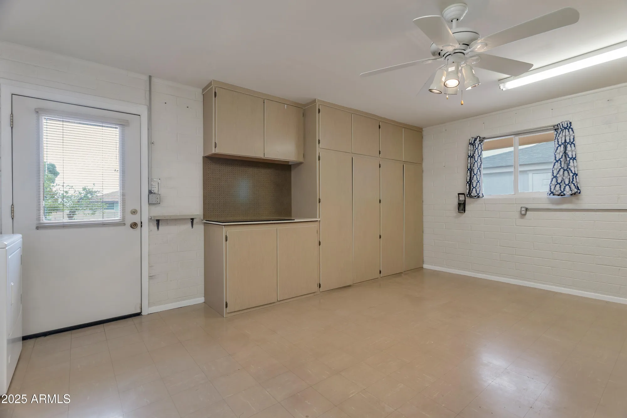 Property Slideshow image 23 of 31 | 10733 w saratoga cir, Sun City, AZ, 85351