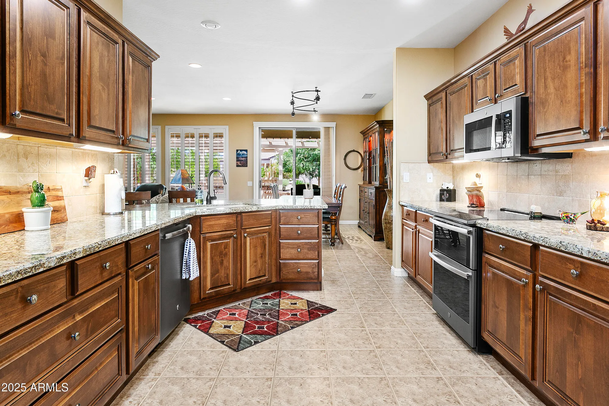 Property Slideshow image 12 of 30 | 18634 n paloma ct, Surprise, AZ, 85387