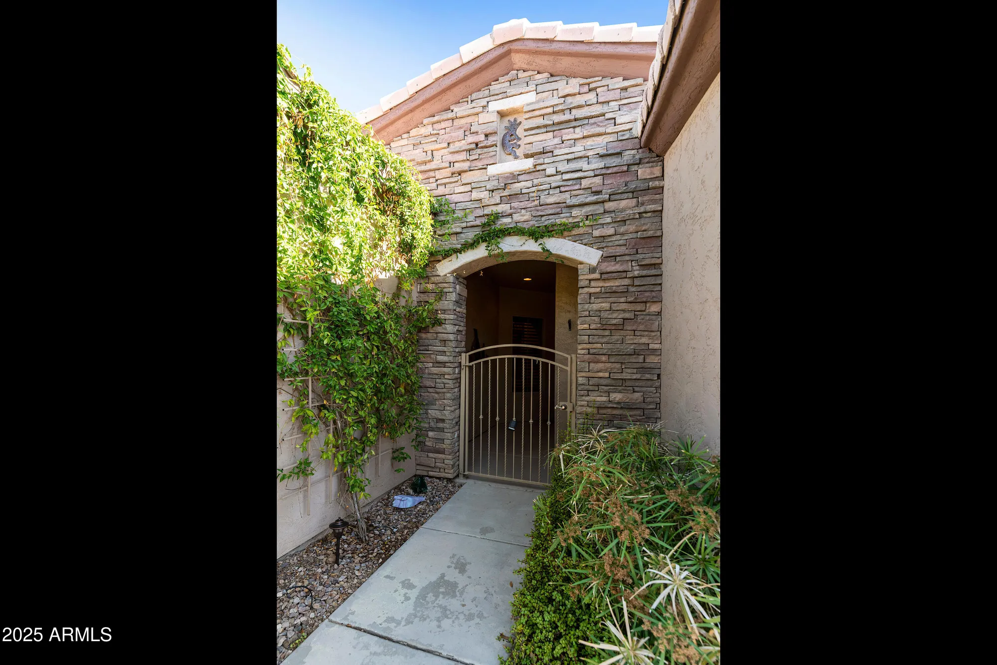 Property Slideshow image 4 of 58 | 4548 e nightingale ln, Gilbert, AZ, 85298