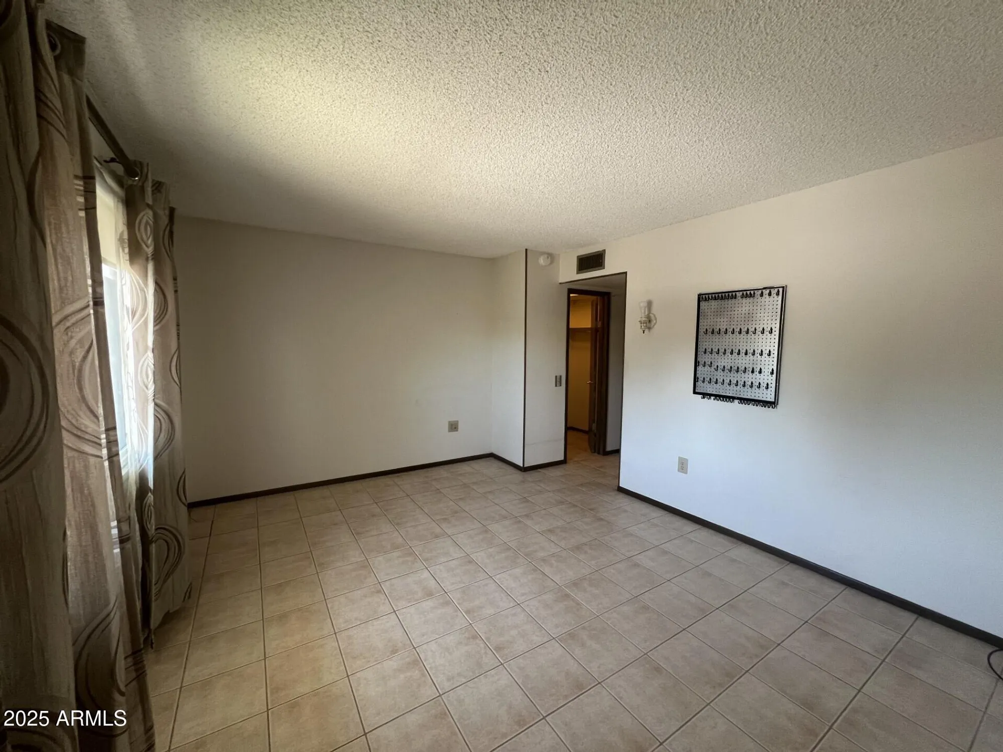 Property Slideshow image 7 of 18 | 10045 w coggins dr, Sun City, AZ, 85351