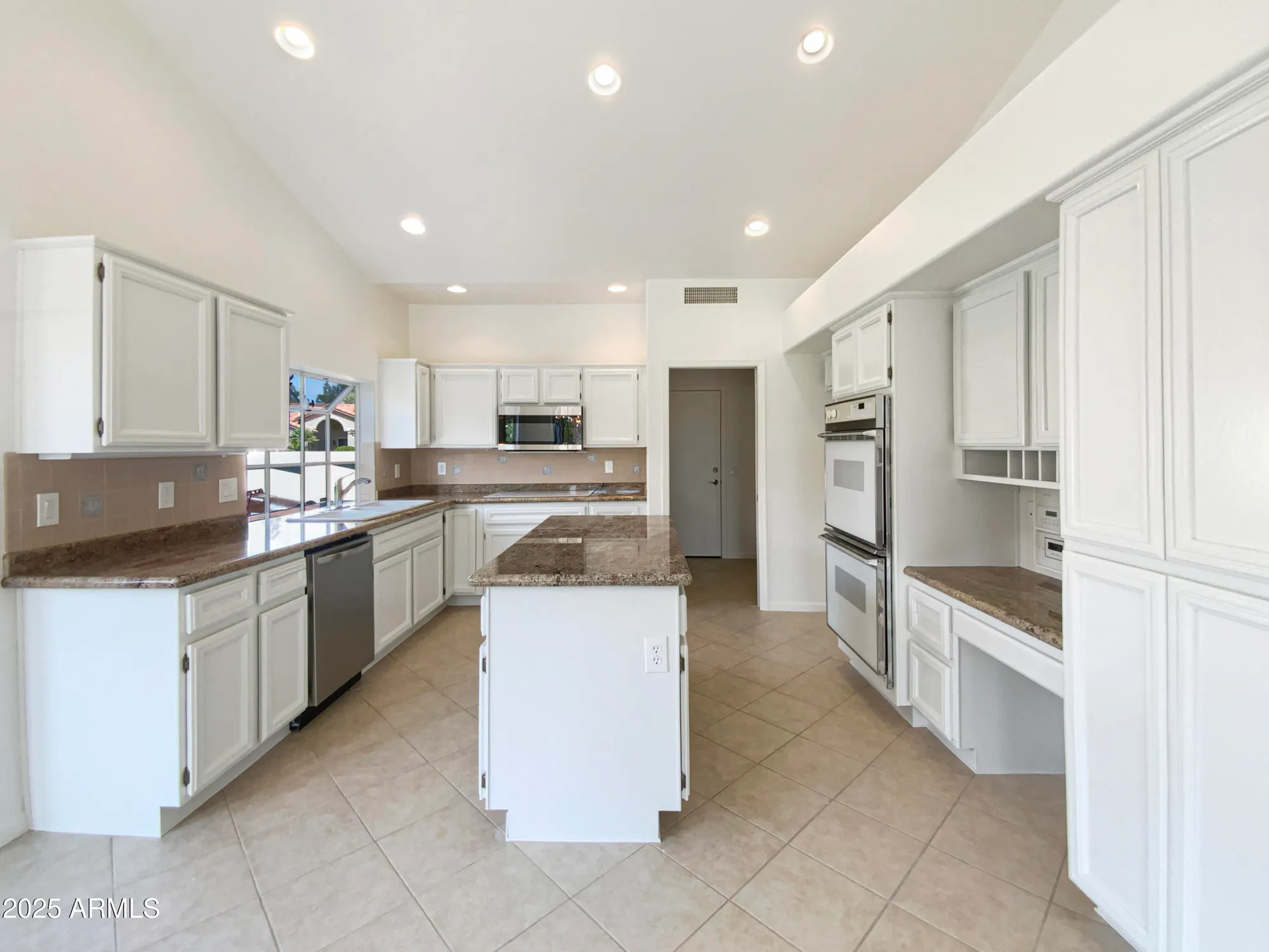 Property Slideshow image 6 of 22 | 25440 s flame tree dr, Sun Lakes, AZ, 85248