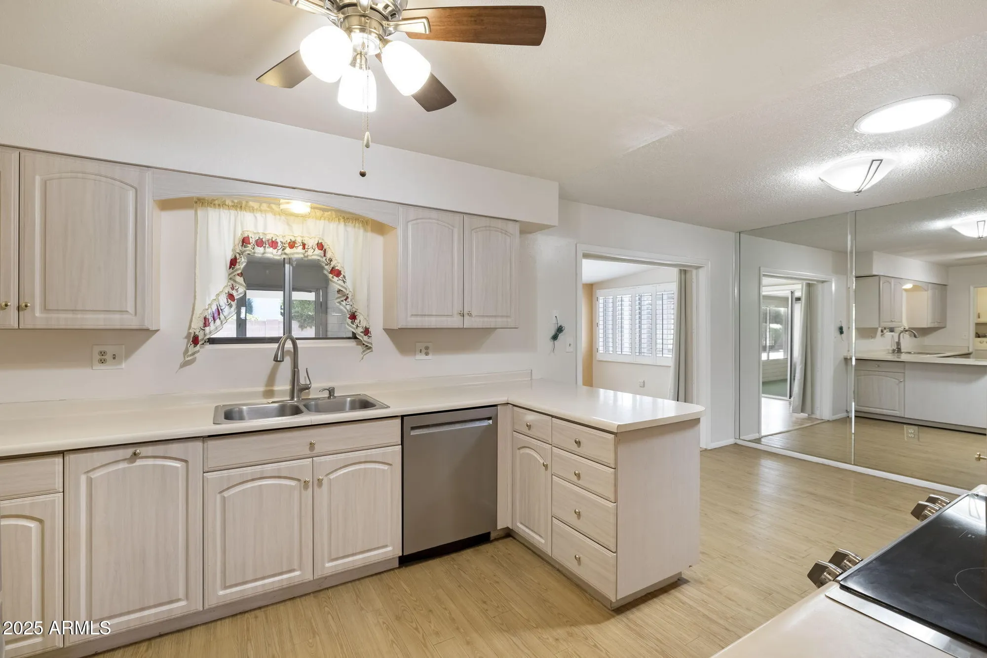Property Slideshow image 10 of 28 | 10222 n 105th dr, Sun City, AZ, 85351