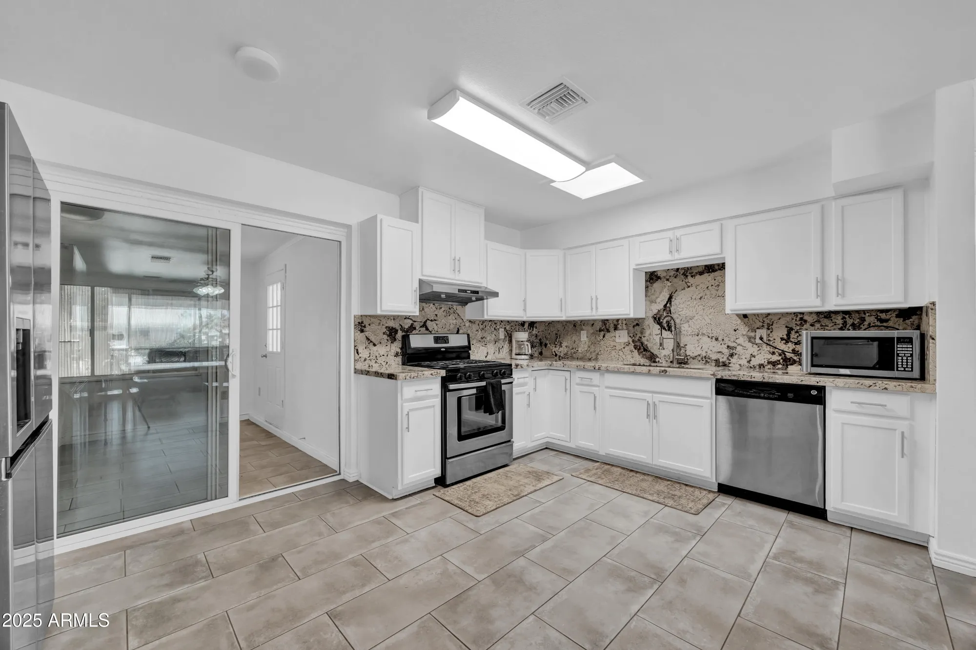 Property Slideshow image 8 of 22 | 11025 w cherry hills dr, Sun City, AZ, 85351