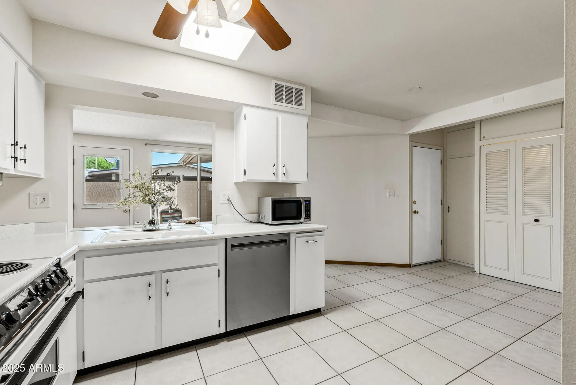 Property Slideshow image 14 of 51 | 13671 n 111th ave, Sun City, AZ, 85351