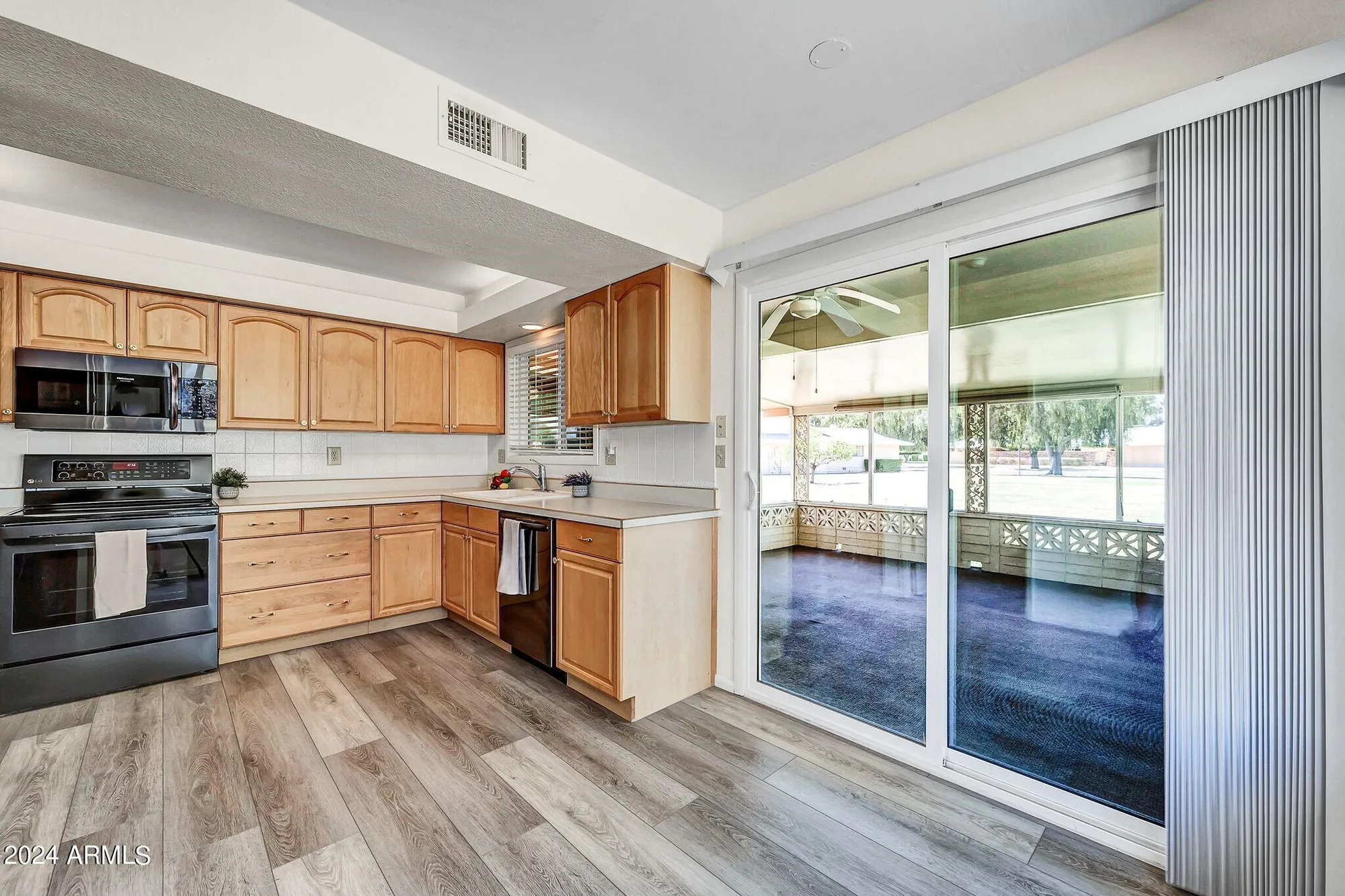 Property Slideshow image 8 of 30 | 16842 n 103rd dr, Sun City, AZ, 85351