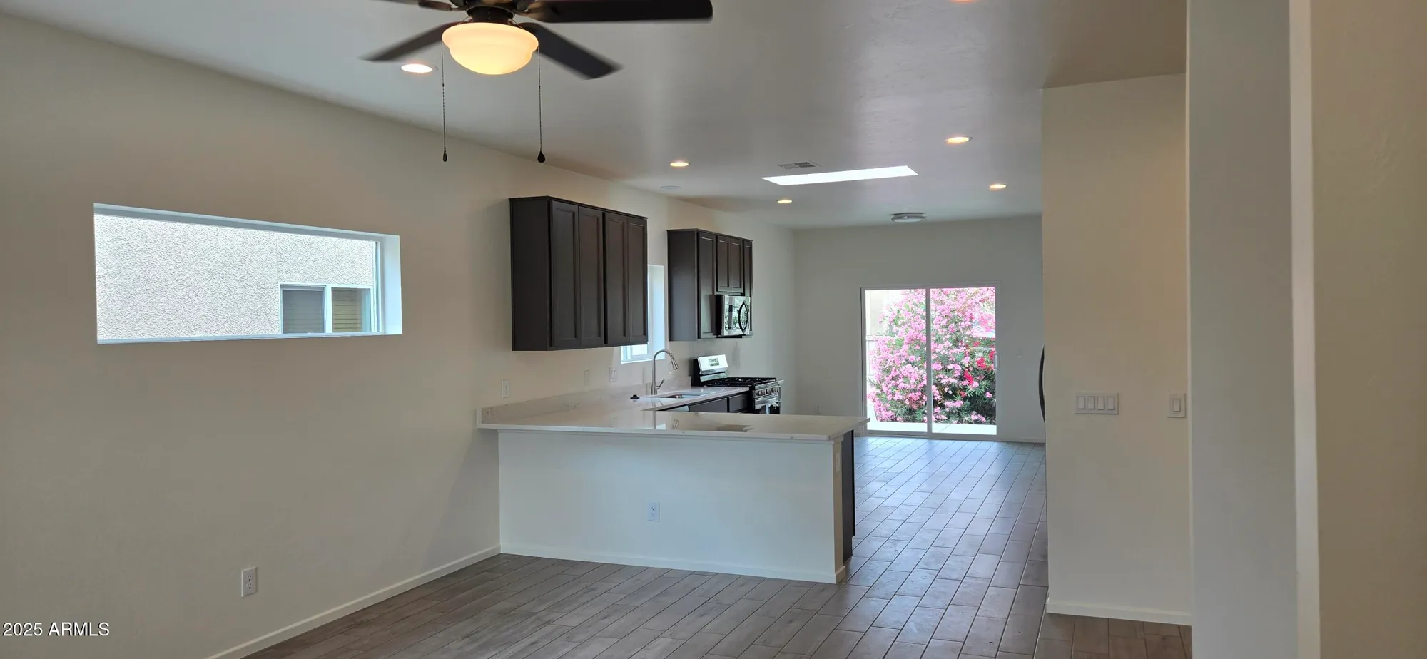 Property Slideshow image 4 of 34 | 307 s meadowood ln, Sierra Vista, AZ, 85635