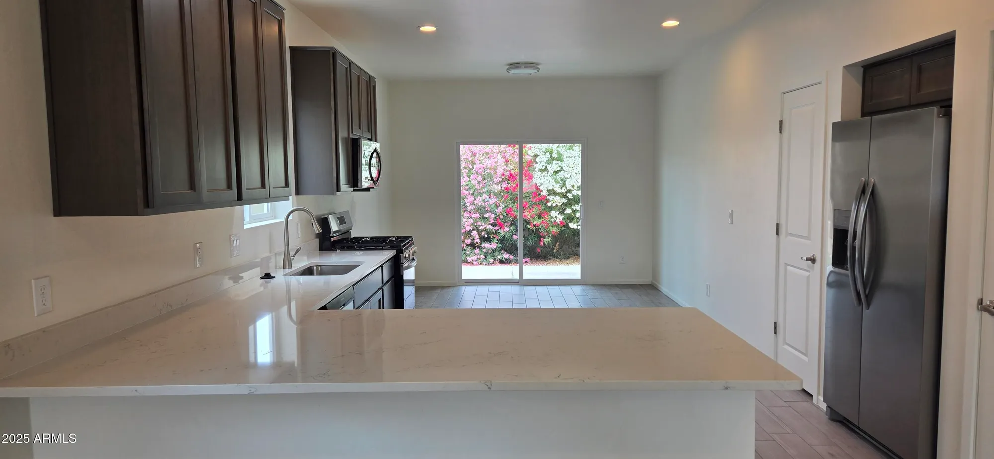 Property Slideshow image 6 of 34 | 307 s meadowood ln, Sierra Vista, AZ, 85635