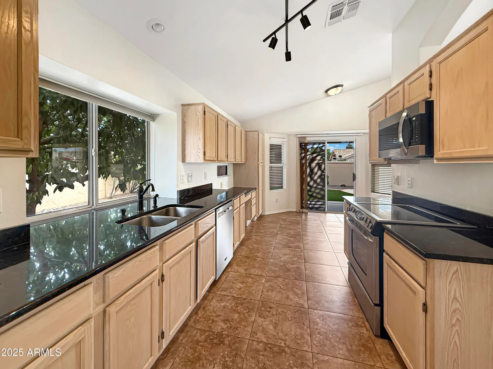 Property Slideshow image 7 of 17 | 14235 w shawnee trl, Surprise, AZ, 85374