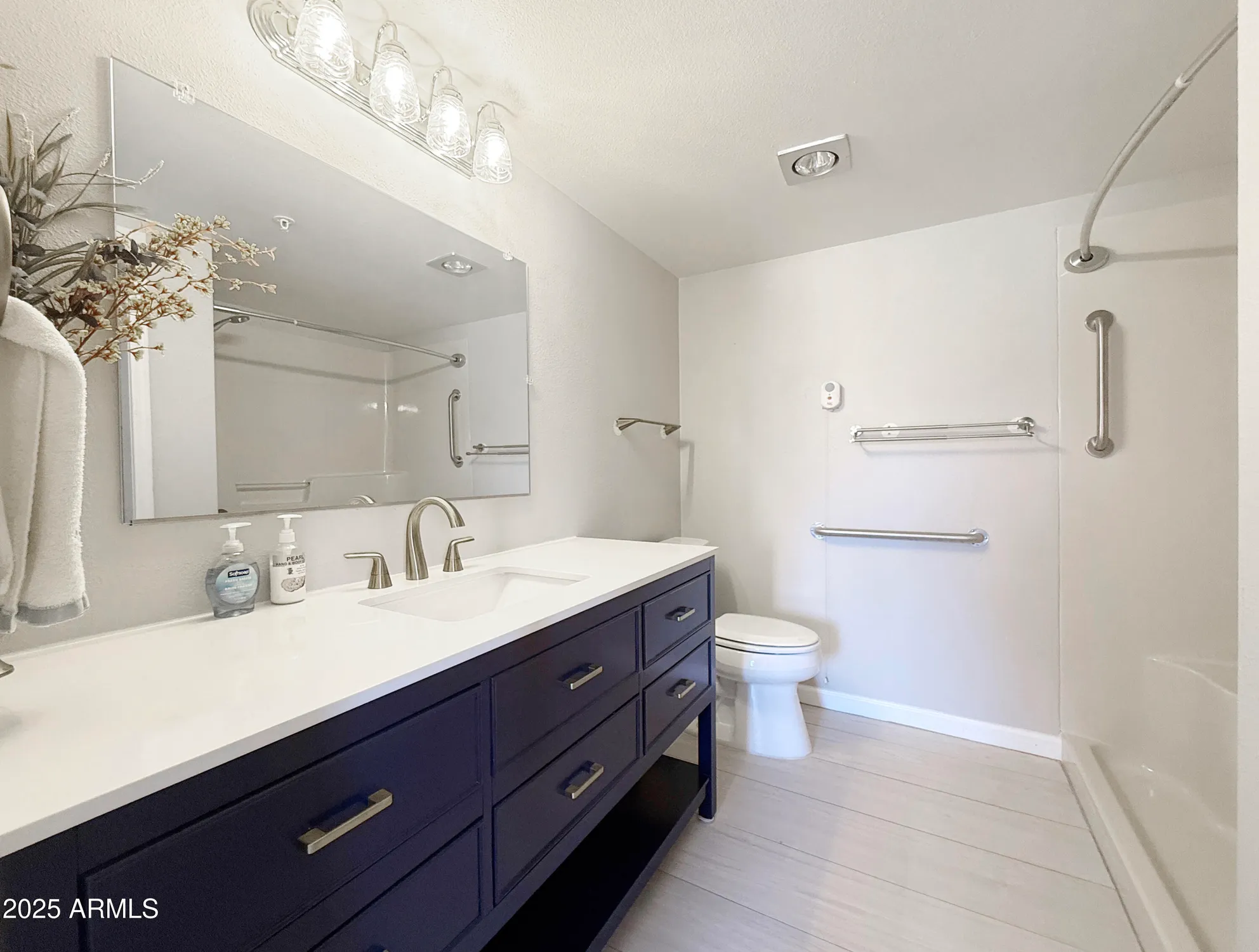 Property Slideshow image 13 of 24 | 10330 w thunderbird blvd b112, Sun City, AZ, 85351