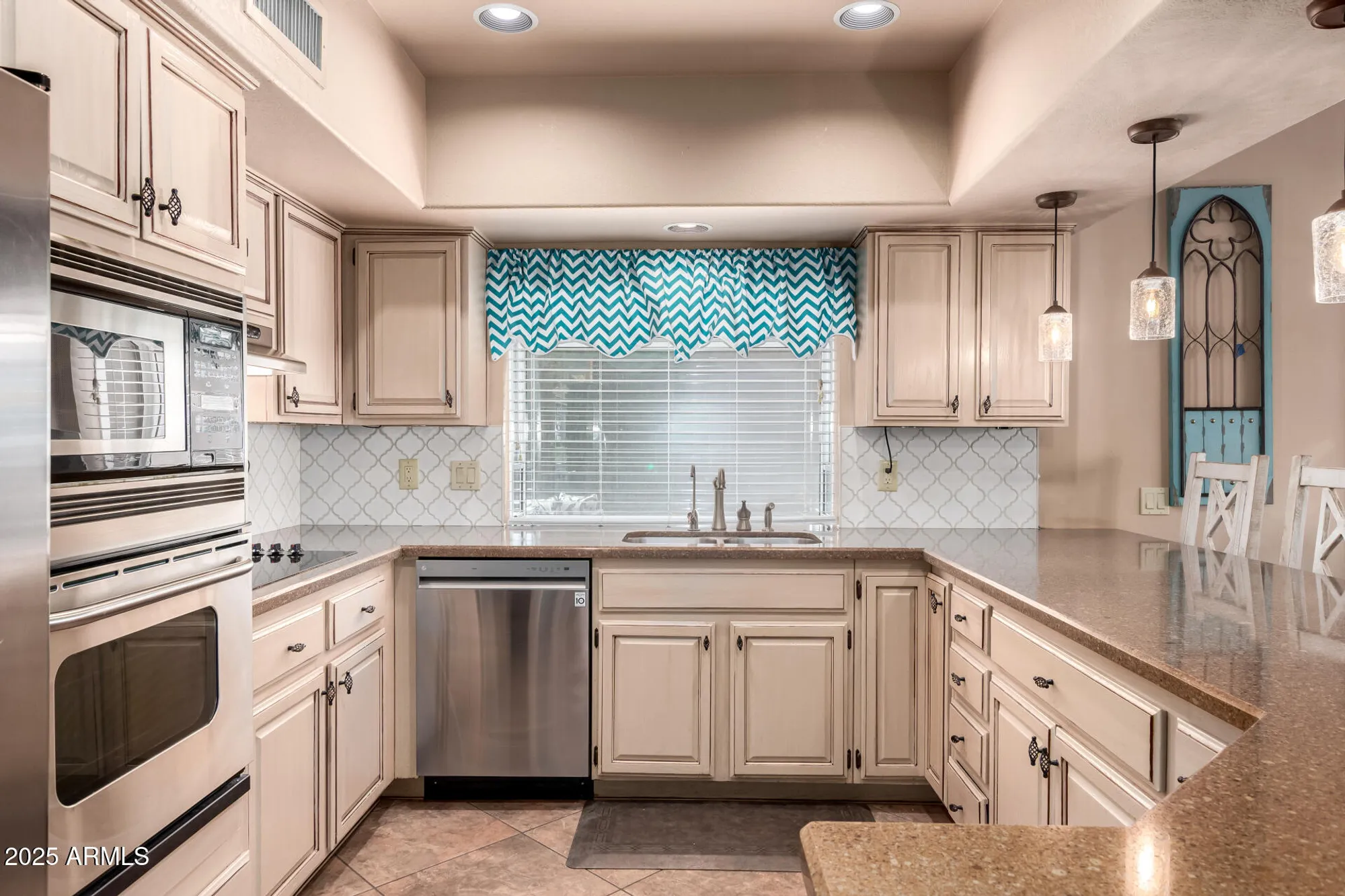 Property Slideshow image 11 of 65 | 10709 e champagne dr, Sun Lakes, AZ, 85248