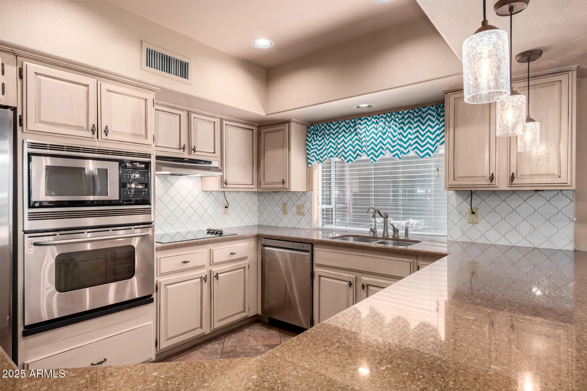 Property Slideshow image 12 of 65 | 10709 e champagne dr, Sun Lakes, AZ, 85248