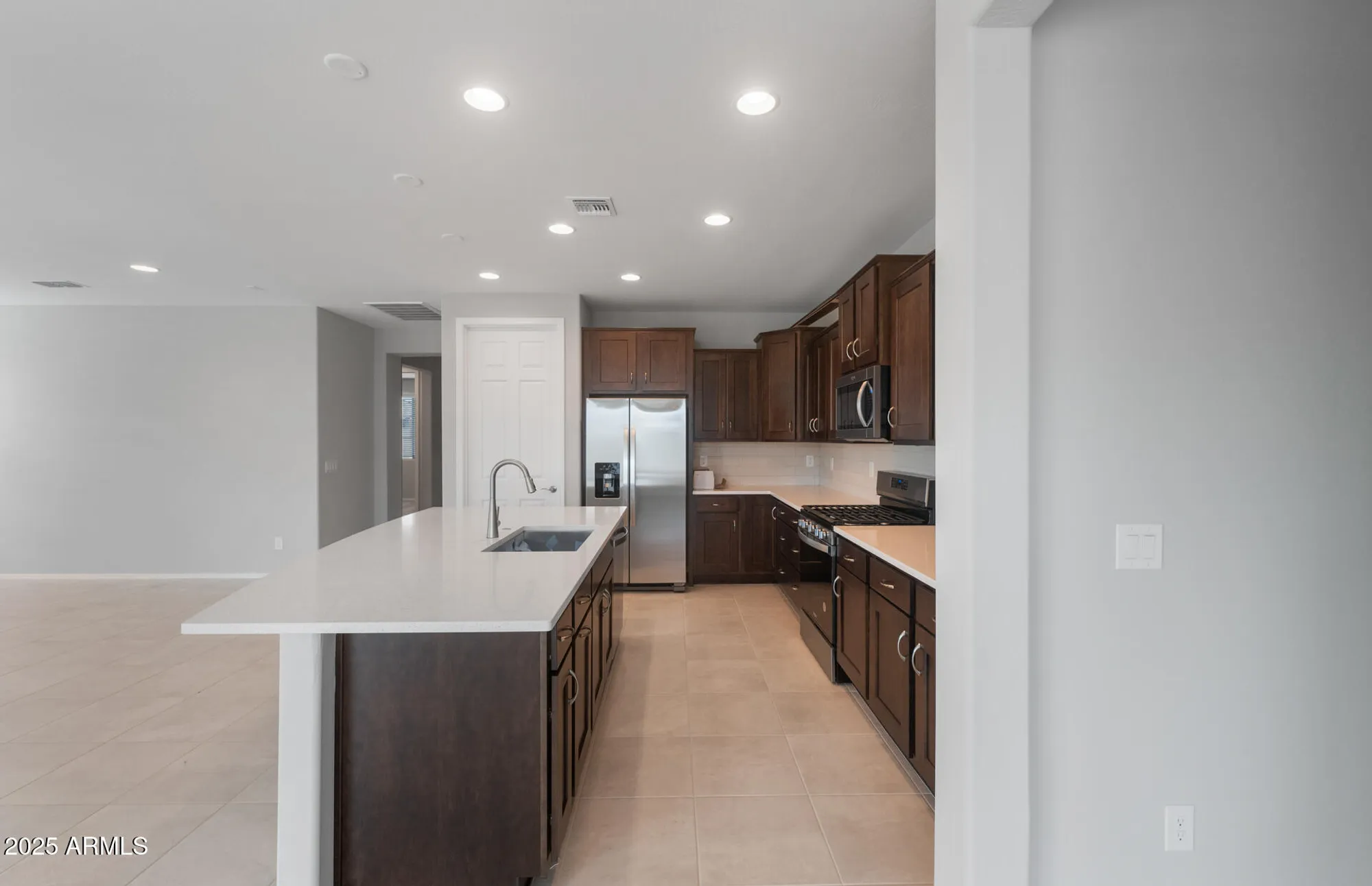 Property Slideshow image 10 of 33 | 7691 w cactus wren way, Florence, AZ, 85132