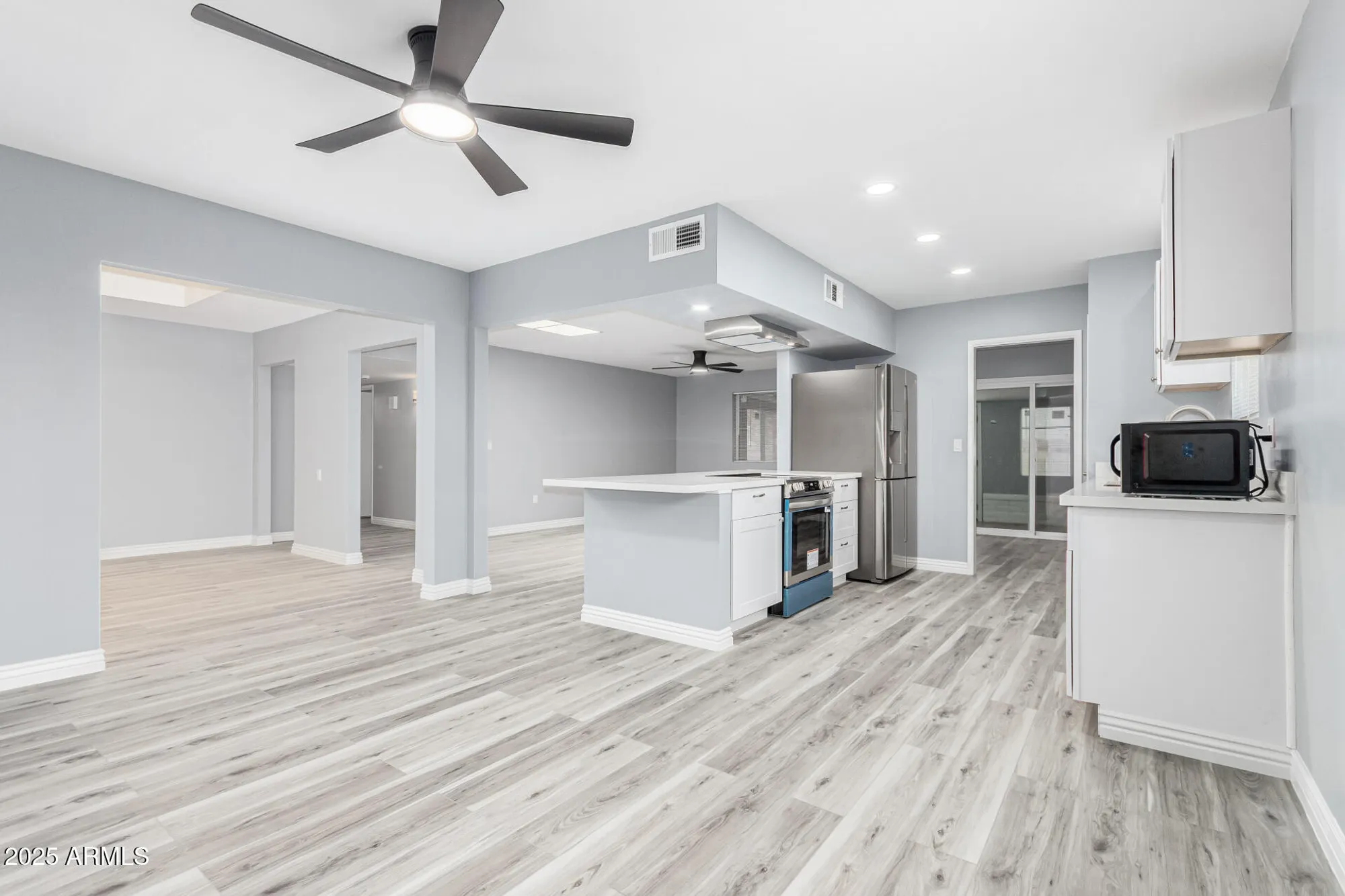 Property Slideshow image 11 of 32 | 10022 w mountain view rd, Sun City, AZ, 85351