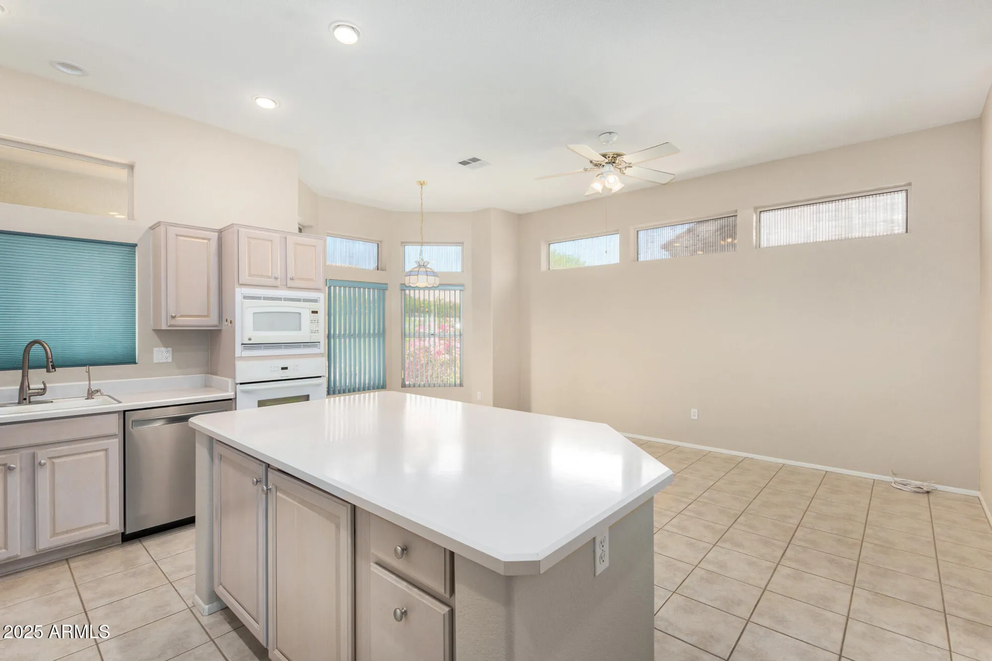 Property Slideshow image 8 of 34 | 20433 n 133rd dr, Sun City West, AZ, 85375