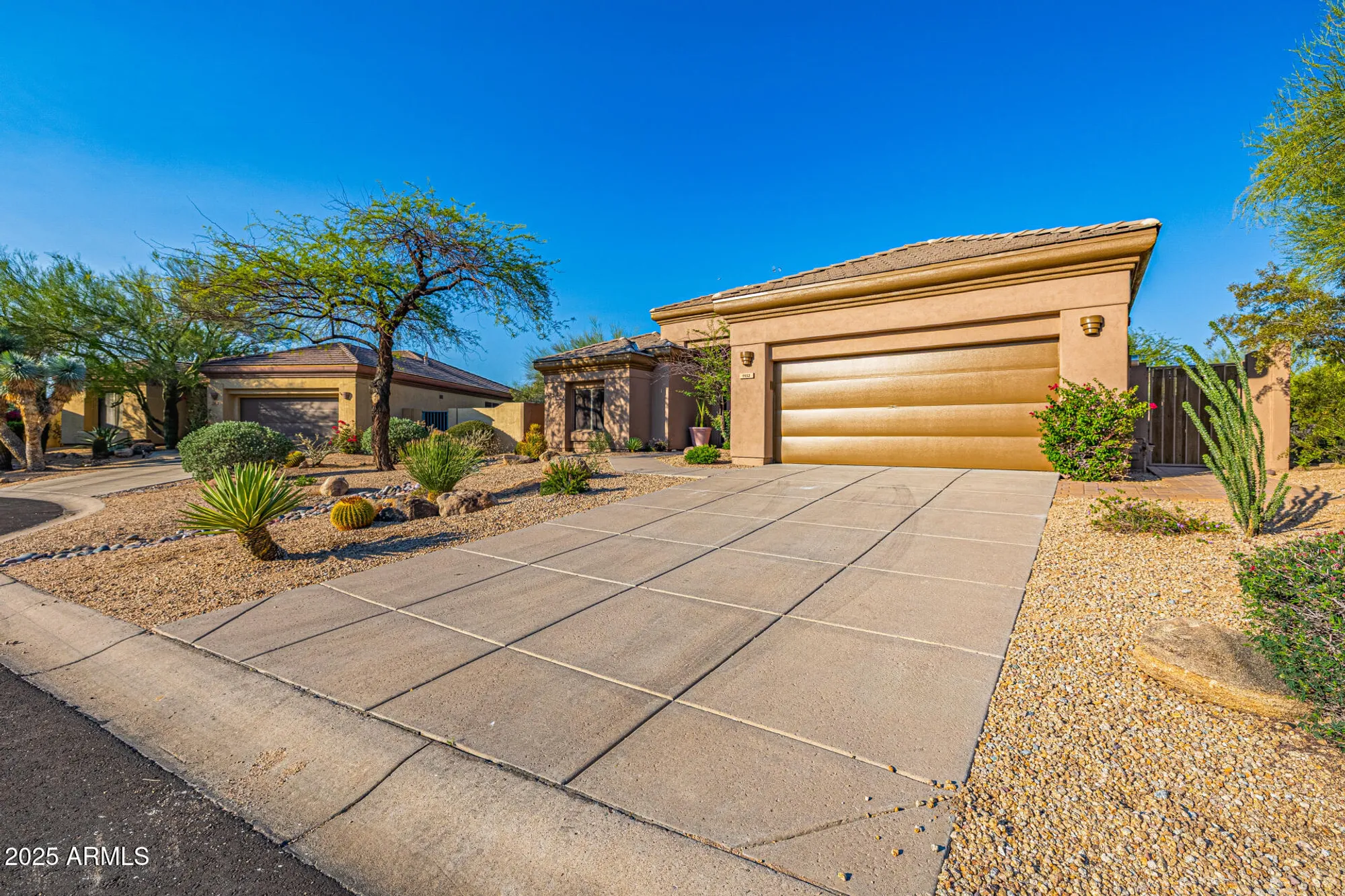 Property Slideshow image 9 of 82 | 7152 e night glow cir, Scottsdale, AZ, 85266