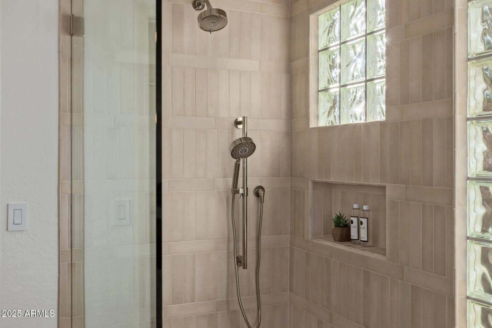 Property Slideshow image 33 of 82 | 7152 e night glow cir, Scottsdale, AZ, 85266