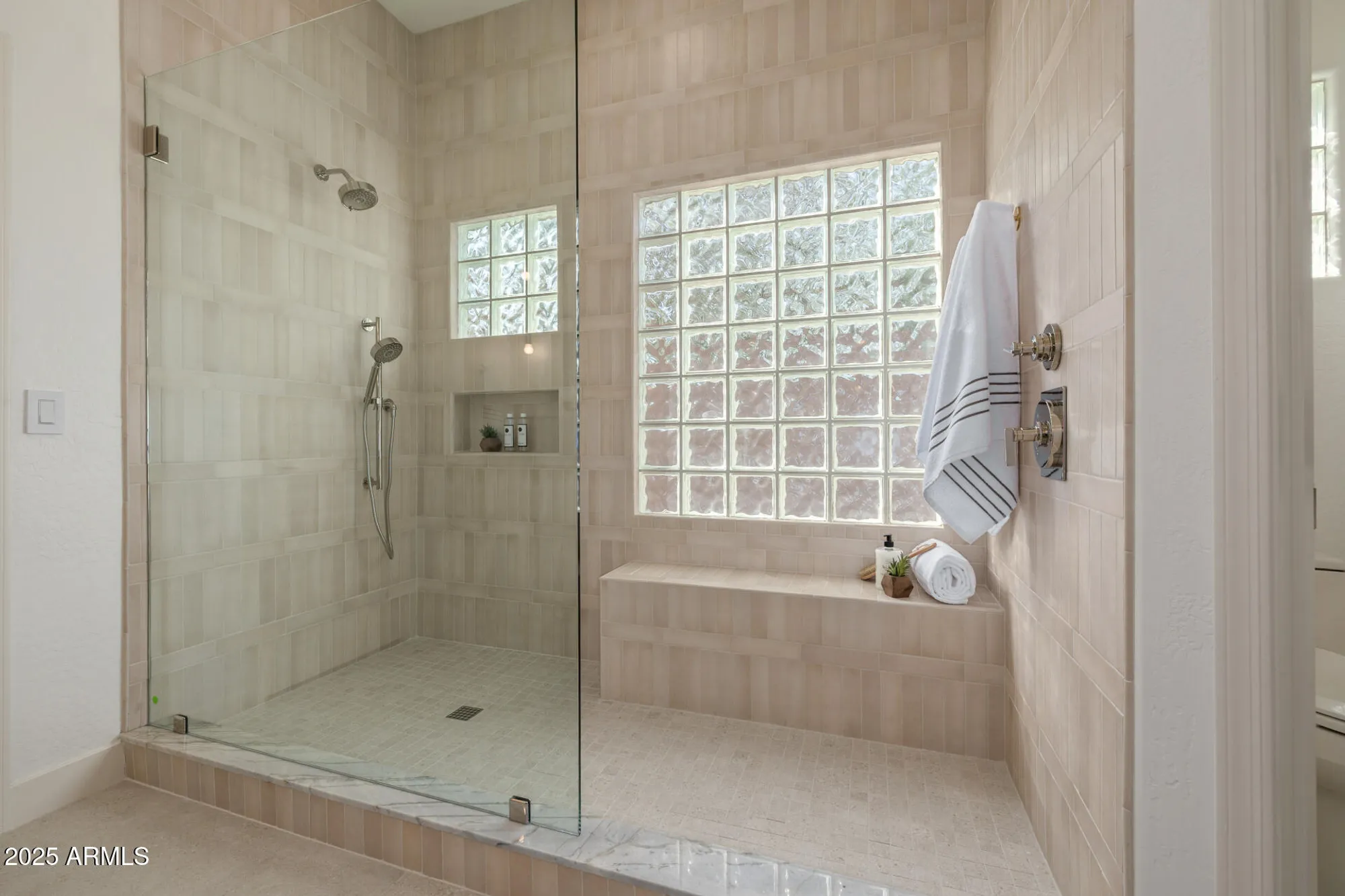 Property Slideshow image 3 of 82 | 7152 e night glow cir, Scottsdale, AZ, 85266