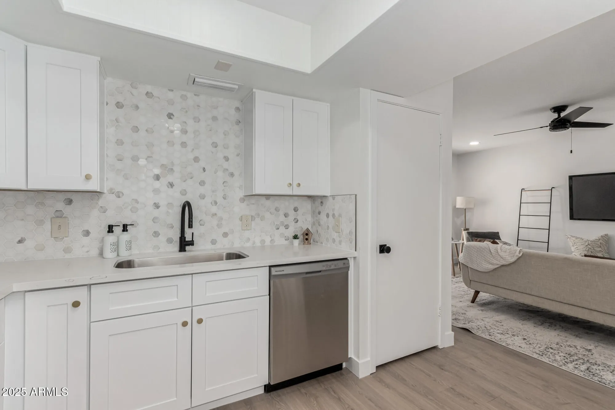 Property Slideshow image 8 of 25 | 515 s saguaro way, Mesa, AZ, 85208