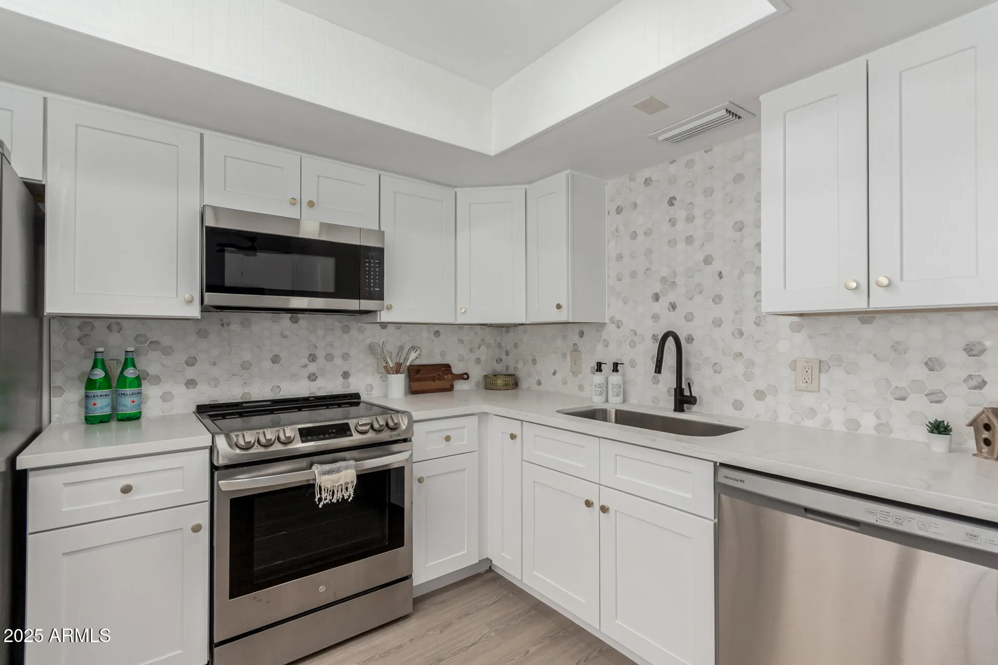 Property Slideshow image 9 of 25 | 515 s saguaro way, Mesa, AZ, 85208