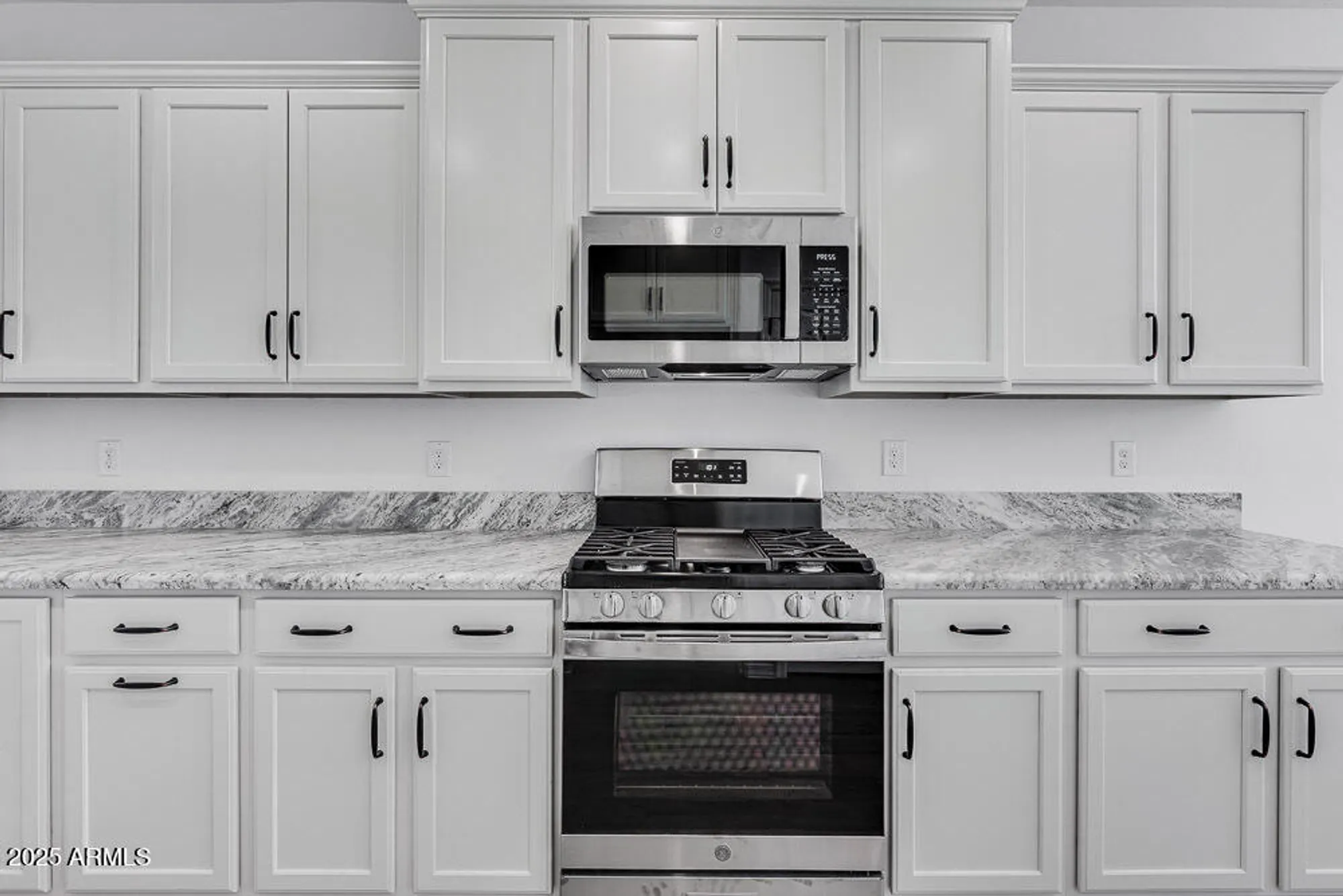 Property Slideshow image 4 of 35 | 18153 w hiddenview dr, Goodyear, AZ, 85338