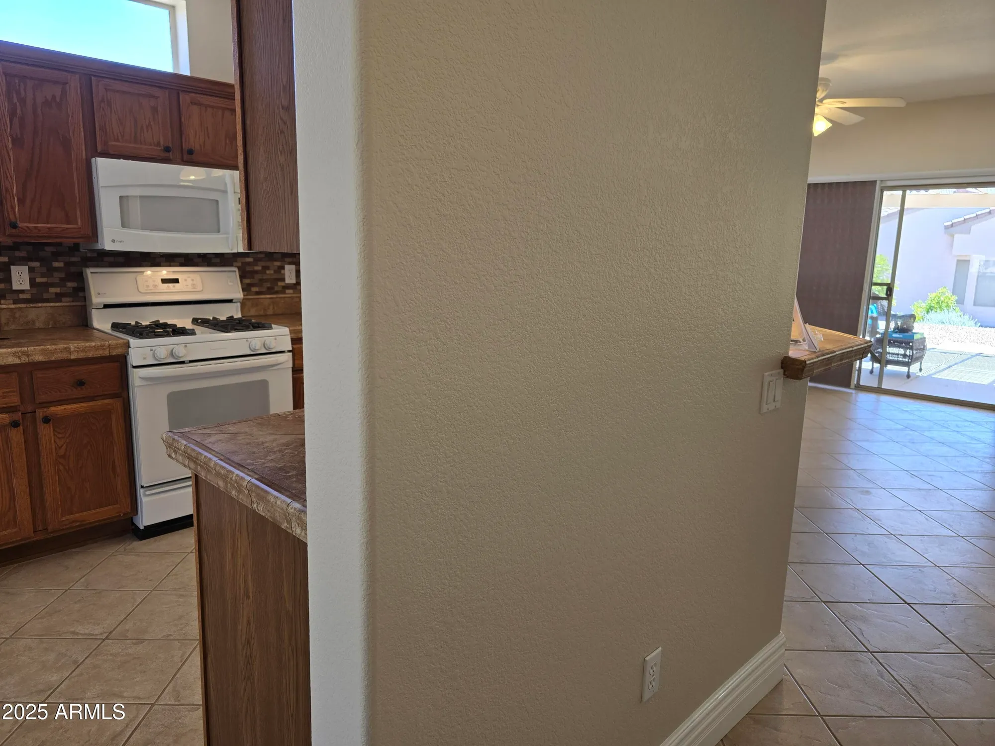 Property Slideshow image 10 of 48 | 19595 n sunburst way, Surprise, AZ, 85374