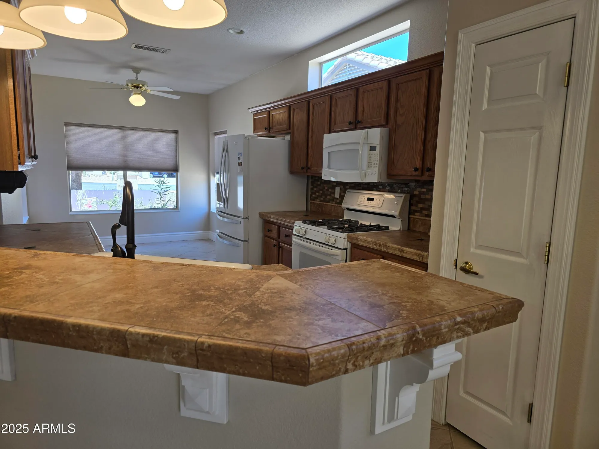 Property Slideshow image 17 of 48 | 19595 n sunburst way, Surprise, AZ, 85374