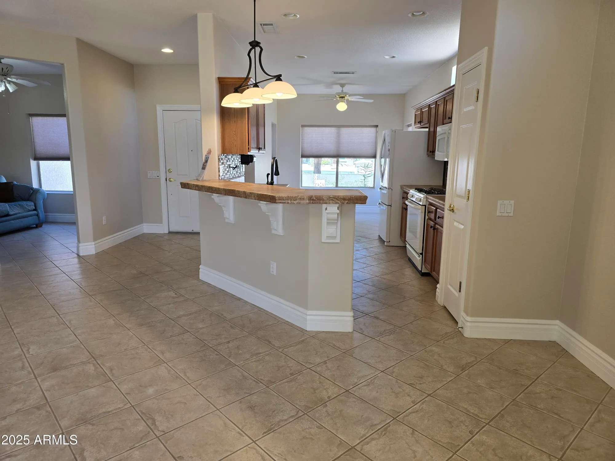 Property Slideshow image 16 of 48 | 19595 n sunburst way, Surprise, AZ, 85374