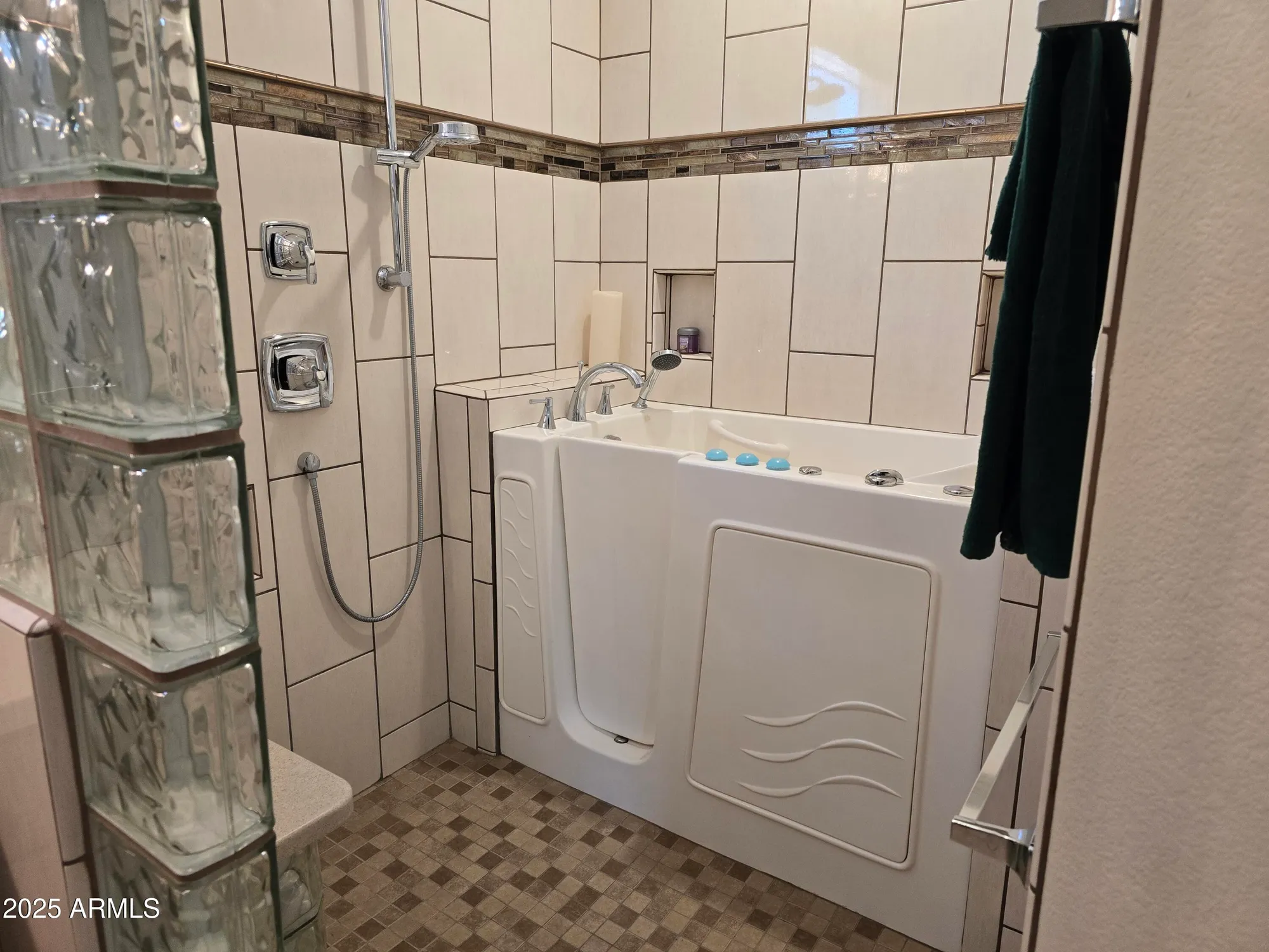 Property Slideshow image 25 of 48 | 19595 n sunburst way, Surprise, AZ, 85374