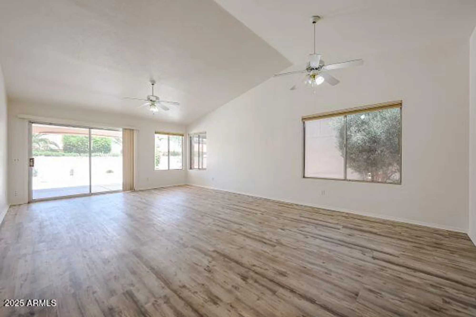 Property Slideshow image 4 of 33 | 10536 e coopers hawk dr, Sun Lakes, AZ, 85248