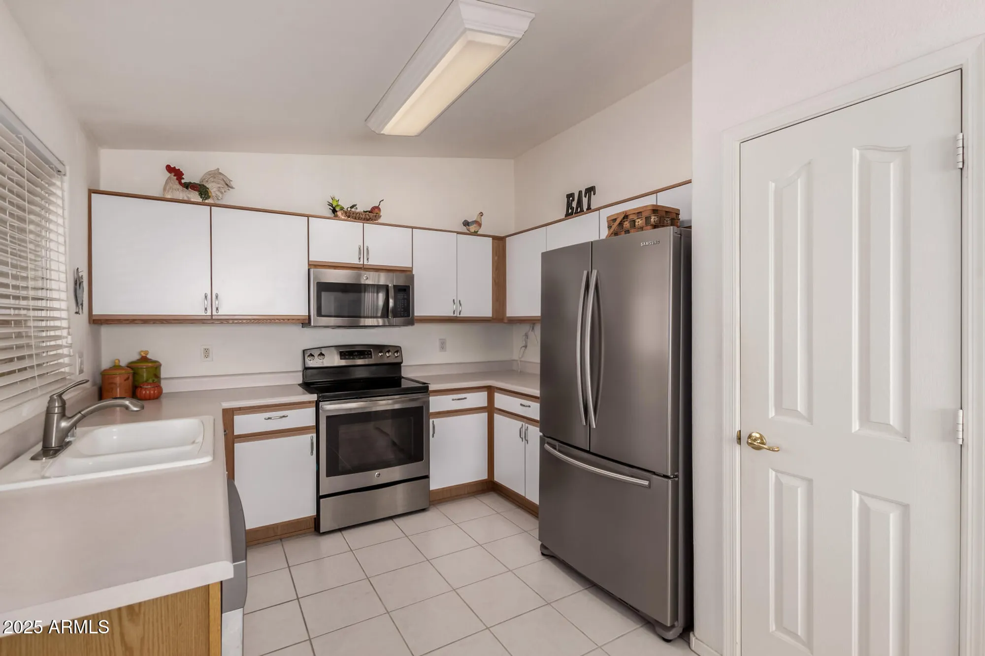 Property Slideshow image 5 of 48 | 1362 e cherry hills dr, Chandler, AZ, 85249