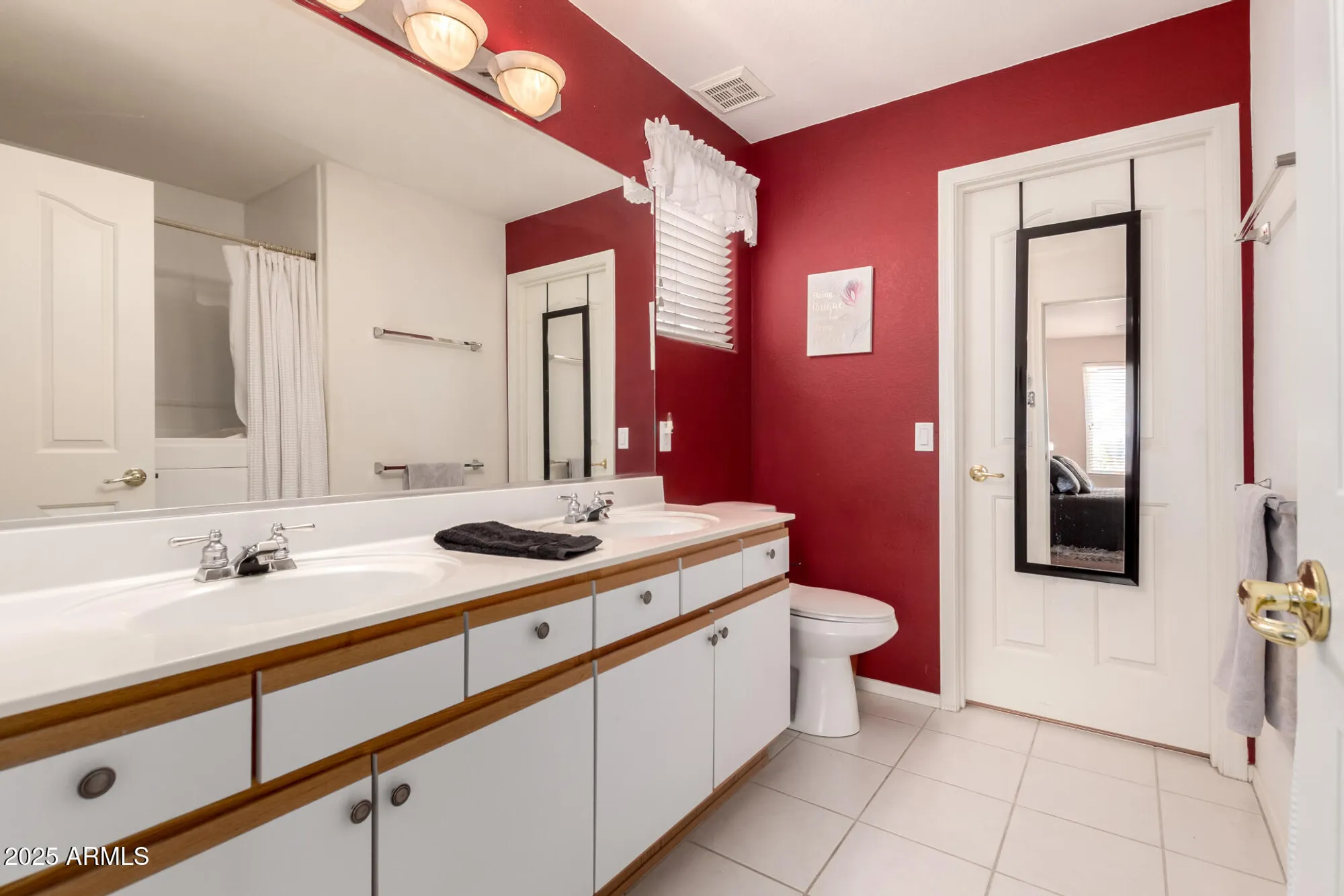 Property Slideshow image 12 of 48 | 1362 e cherry hills dr, Chandler, AZ, 85249