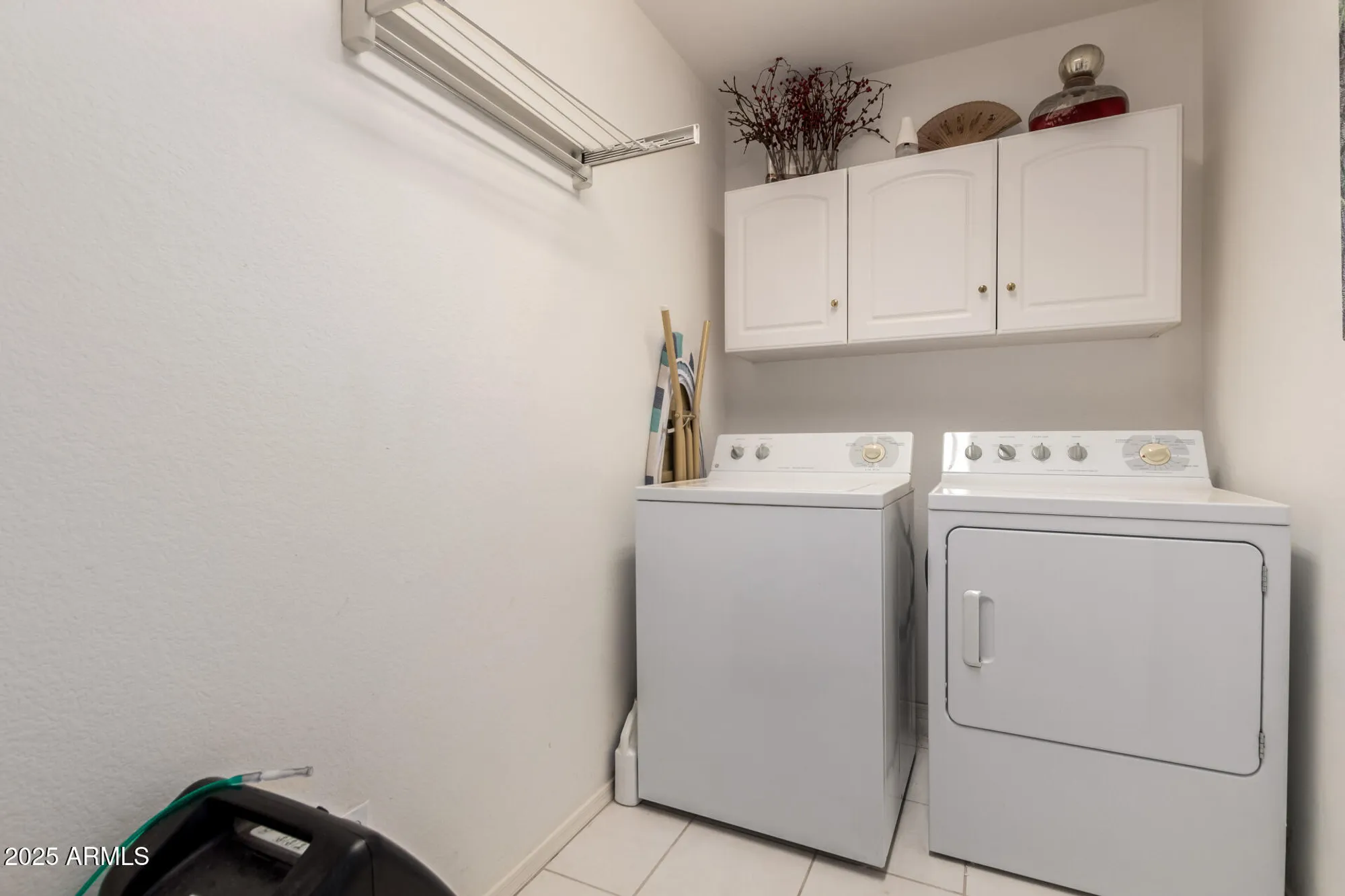 Property Slideshow image 23 of 48 | 1362 e cherry hills dr, Chandler, AZ, 85249