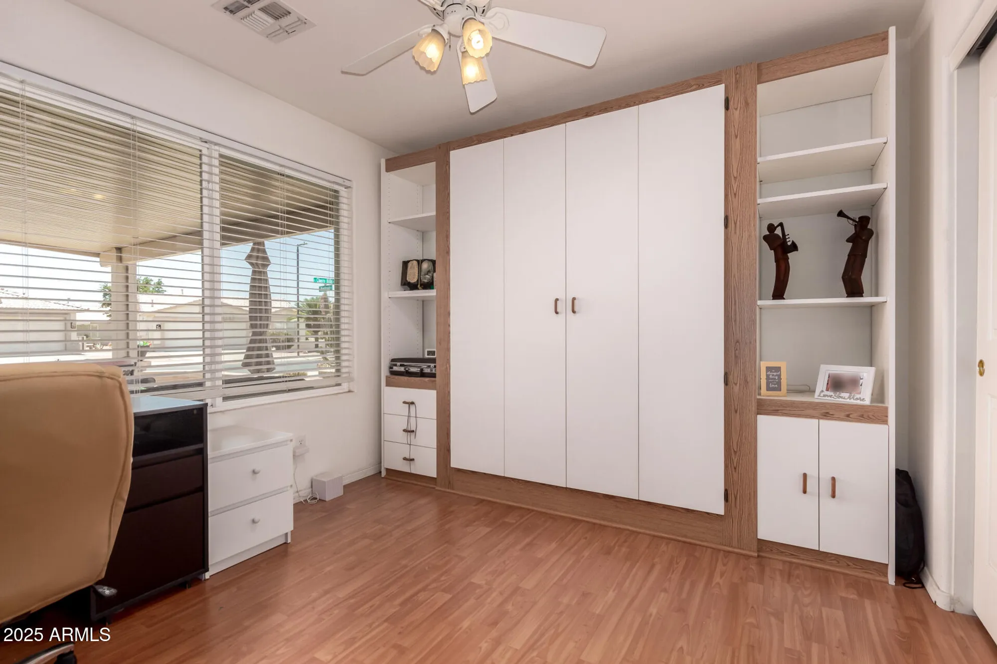 Property Slideshow image 16 of 48 | 1362 e cherry hills dr, Chandler, AZ, 85249