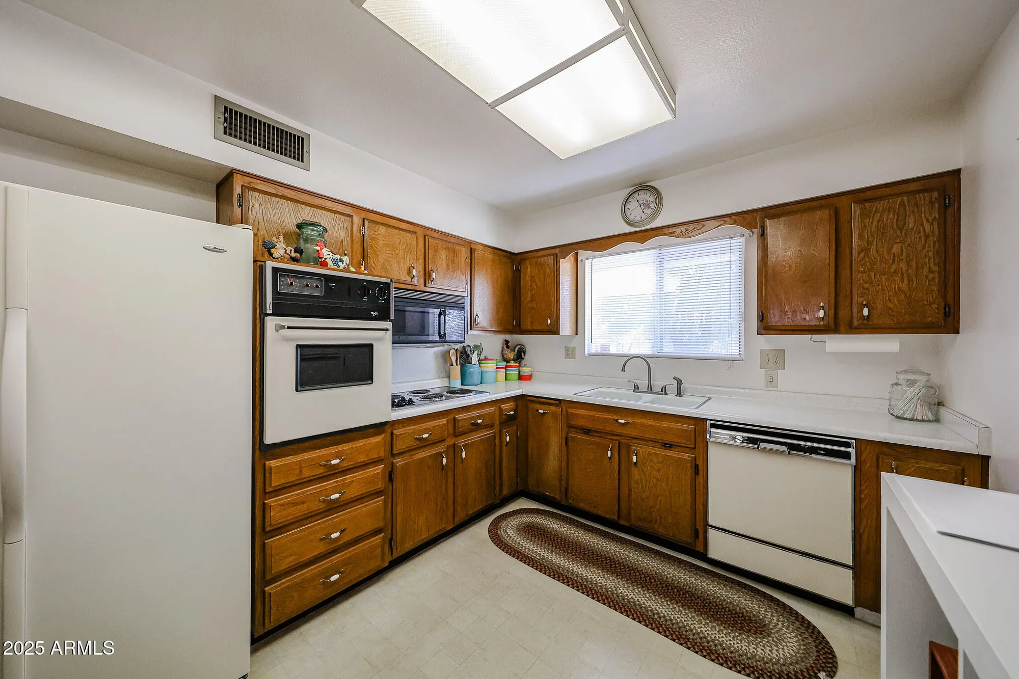 Property Slideshow image 9 of 44 | 14202 n purple sage ct, Sun City, AZ, 85351