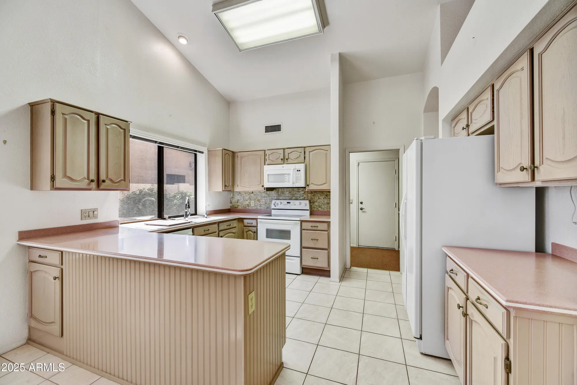 Property Slideshow image 14 of 31 | 9130 w utopia rd, Peoria, AZ, 85382