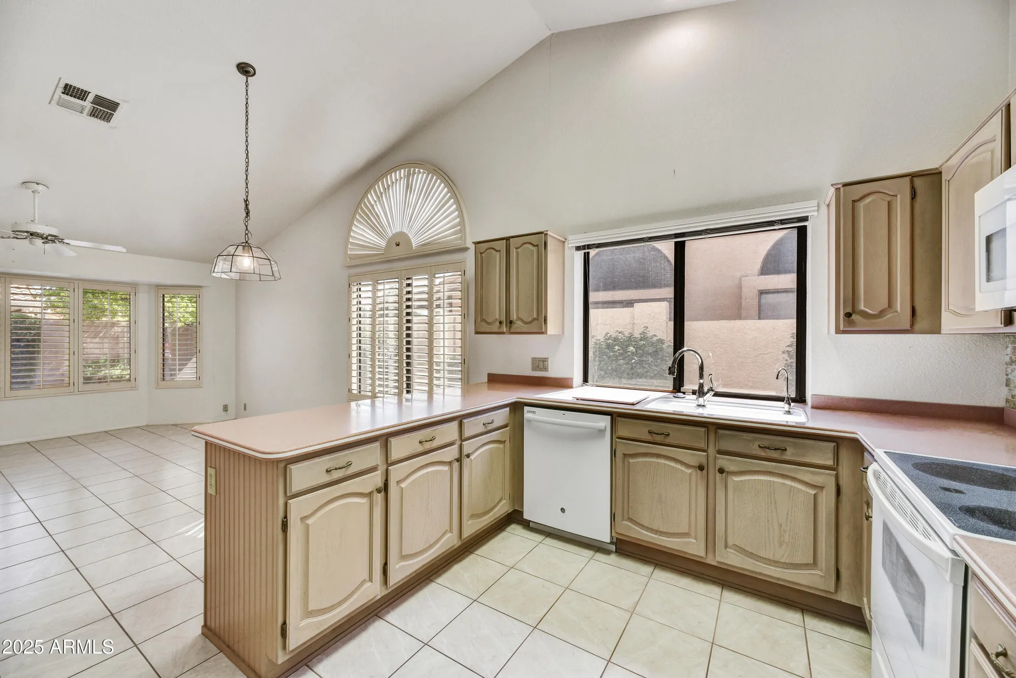 Property Slideshow image 16 of 31 | 9130 w utopia rd, Peoria, AZ, 85382
