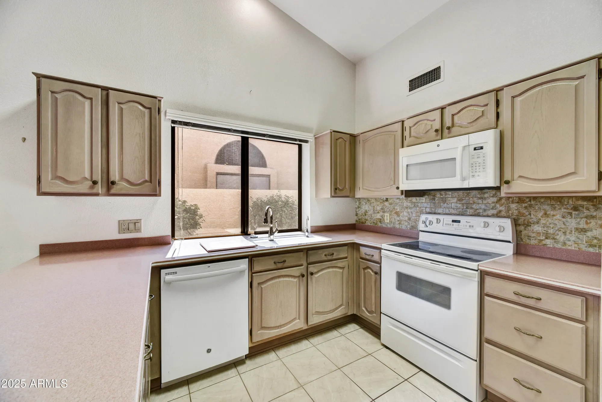 Property Slideshow image 15 of 31 | 9130 w utopia rd, Peoria, AZ, 85382