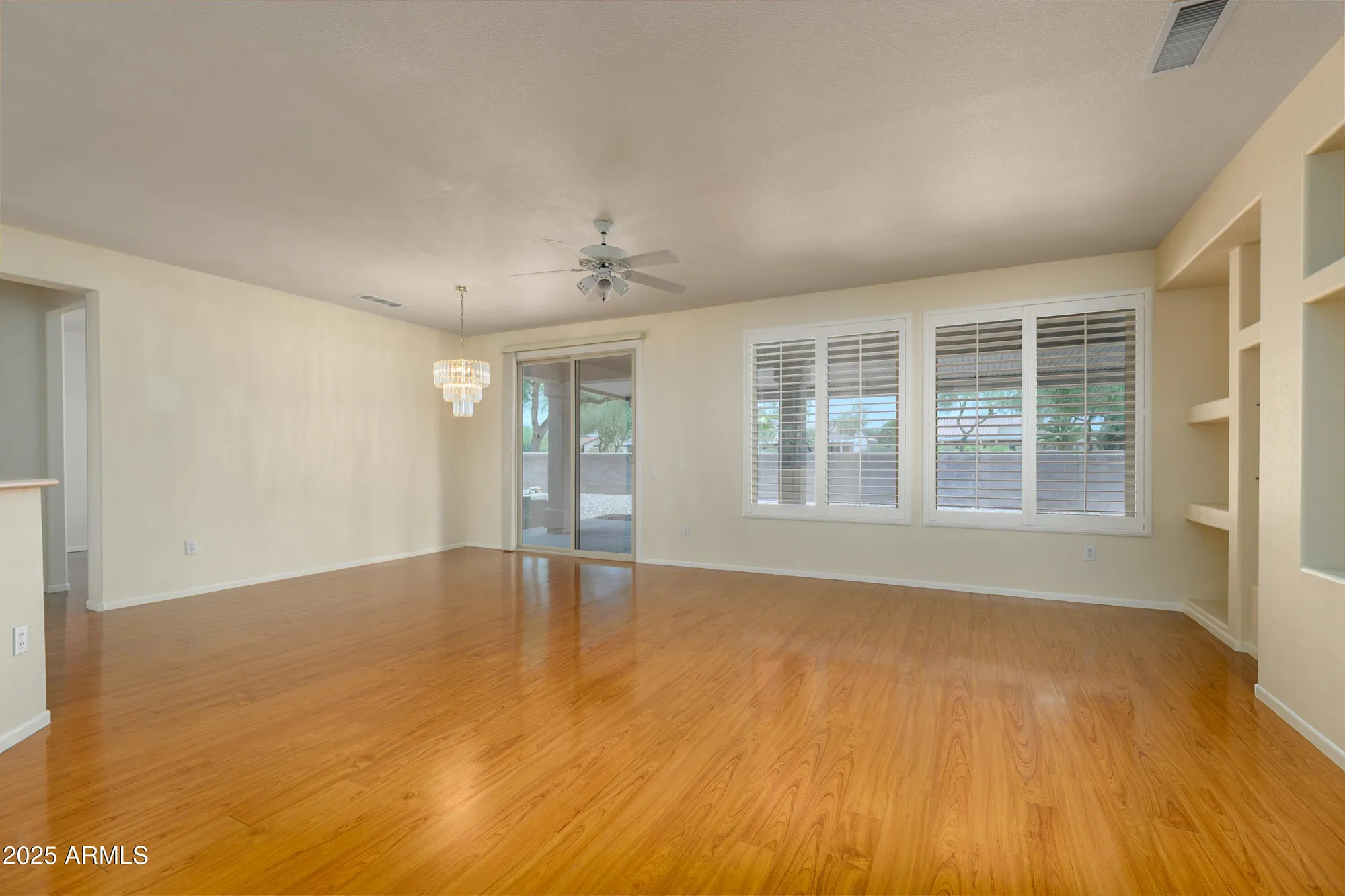 Property Slideshow image 6 of 22 | 16108 w quail creek ln, Surprise, AZ, 85374